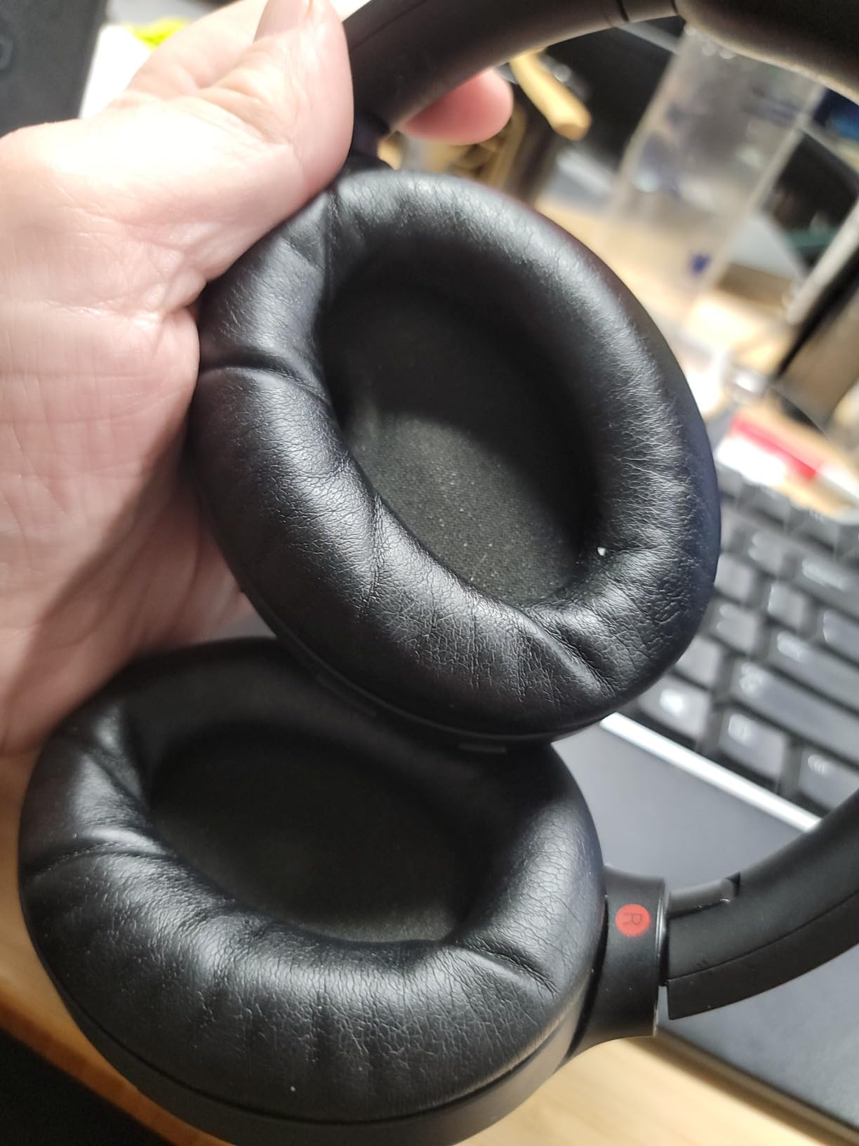 Sony WH-1000XM4 Wireless Premium Noise Canceling Overhead Headphones with Mic for Phone-Call and Alexa Voice Control, Silver WH1000XM4 - Customer Photo 1