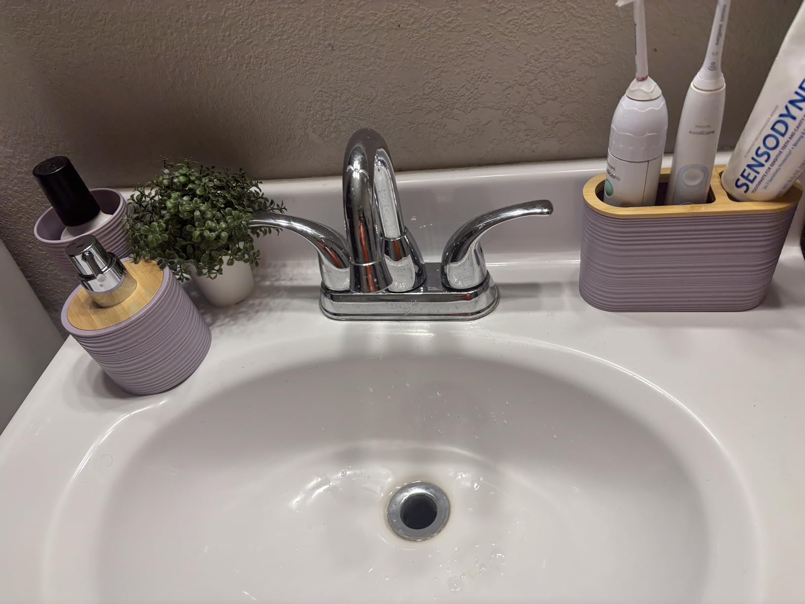 CERBIOR Bathroom Accessories Set 6 Piece Bath Ensemble Includes Soap Dispenser, Toothbrush Holder, Toothbrush Cup, Soap Dish for Decorative Countertop and Housewarming Gift, Black - Customer Photo 2