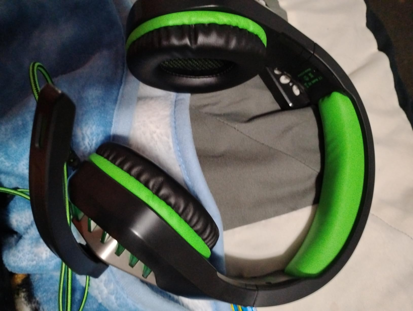 Gaming Headset with Microphone for PC, PS4, PS5, Headset Noise Cancelling Gaming Headphones for Switch, Laptop, Mac, Xbox Series X/S, Headphones with LED Lights, Deep Bass for Kids Adults, Black Blue Customer Review Gaming Headset with Microphone for PC, PS4, PS5, Headset Noise Cancelling Gaming Headphones for Switch, Laptop, Mac, Xbox Series X/S, Headphones with LED Lights, Deep Bass for Kids Adults, Black Blue - Customer Photo 5