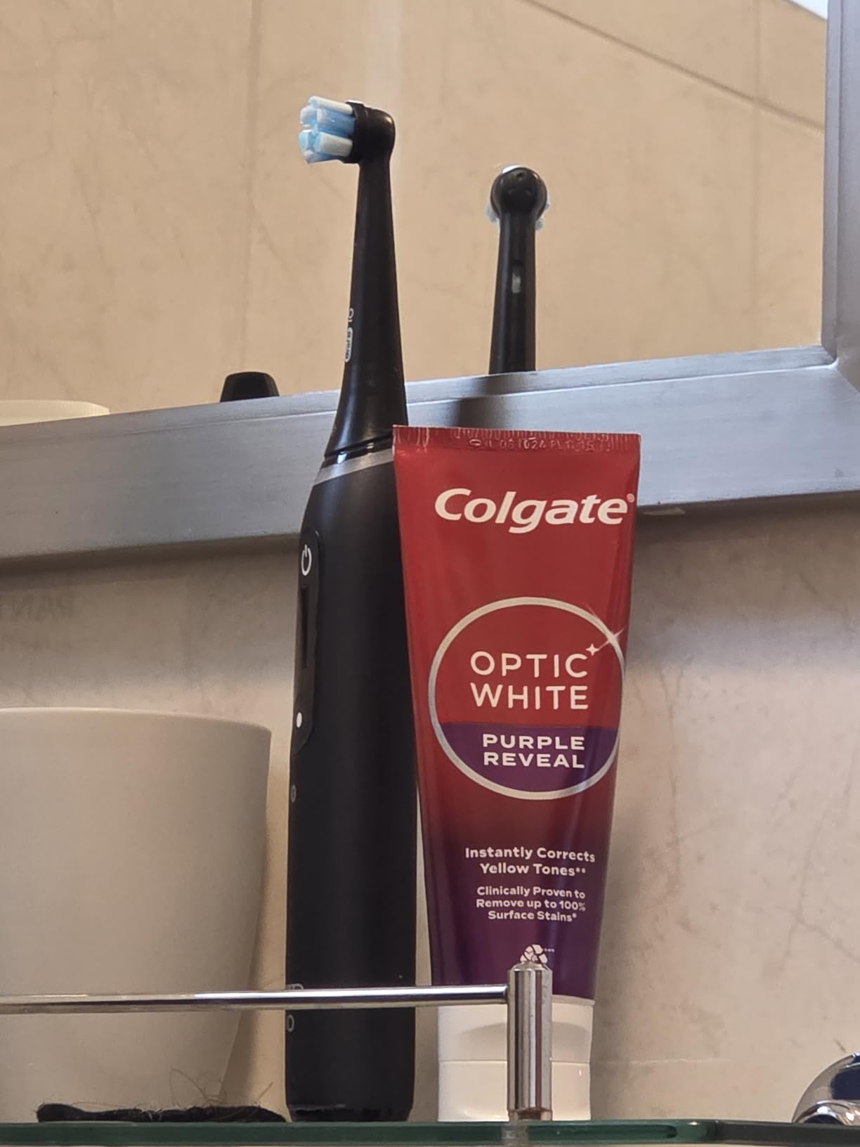 Oral-B iO Series 8 Electric Toothbrush with 2 Replacement Brush Heads and Travel Case, Rechargeable Toothbrush, Black Onyx - Customer Photo 1