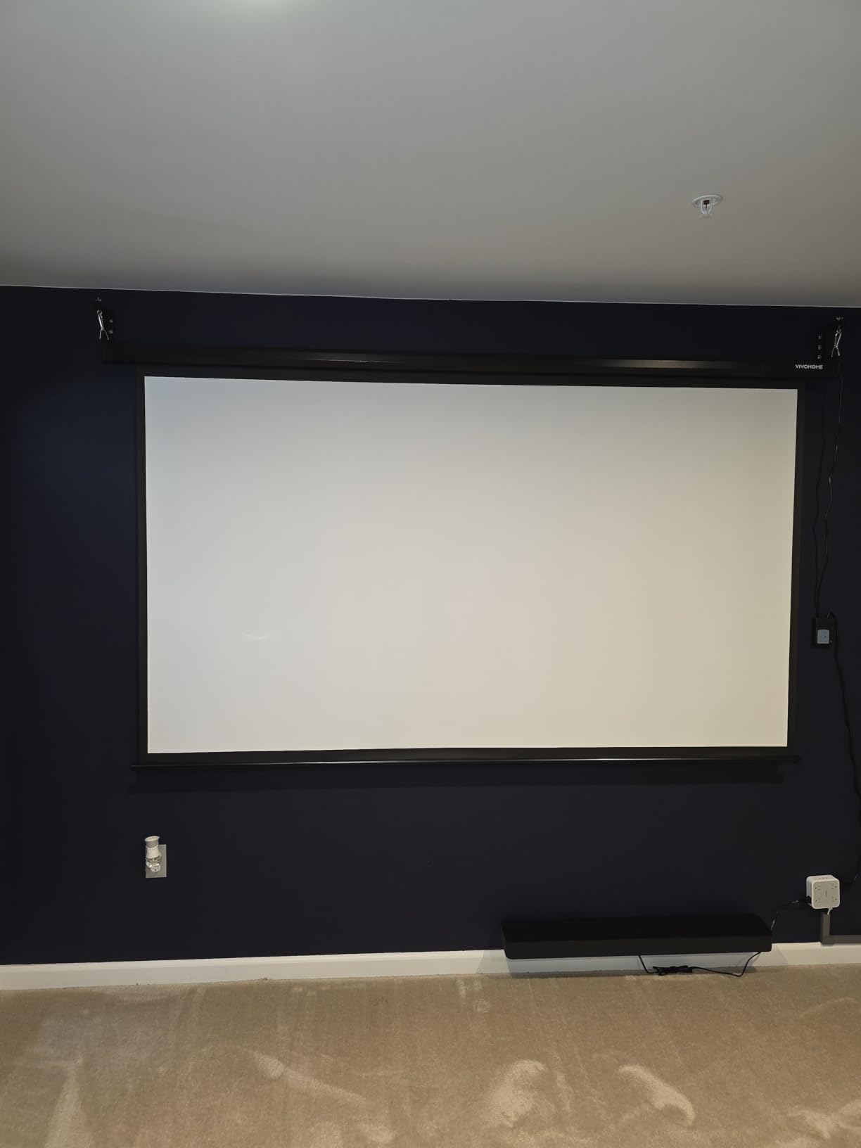 VIVOHOME Motorized Projector Screen with Remote, 16:9 100 Inch Auto Electric Projection Screen, HD 4K Movie Screen for Home Theater, Cinema, Office (87 x 49 Black) - Customer Photo 1