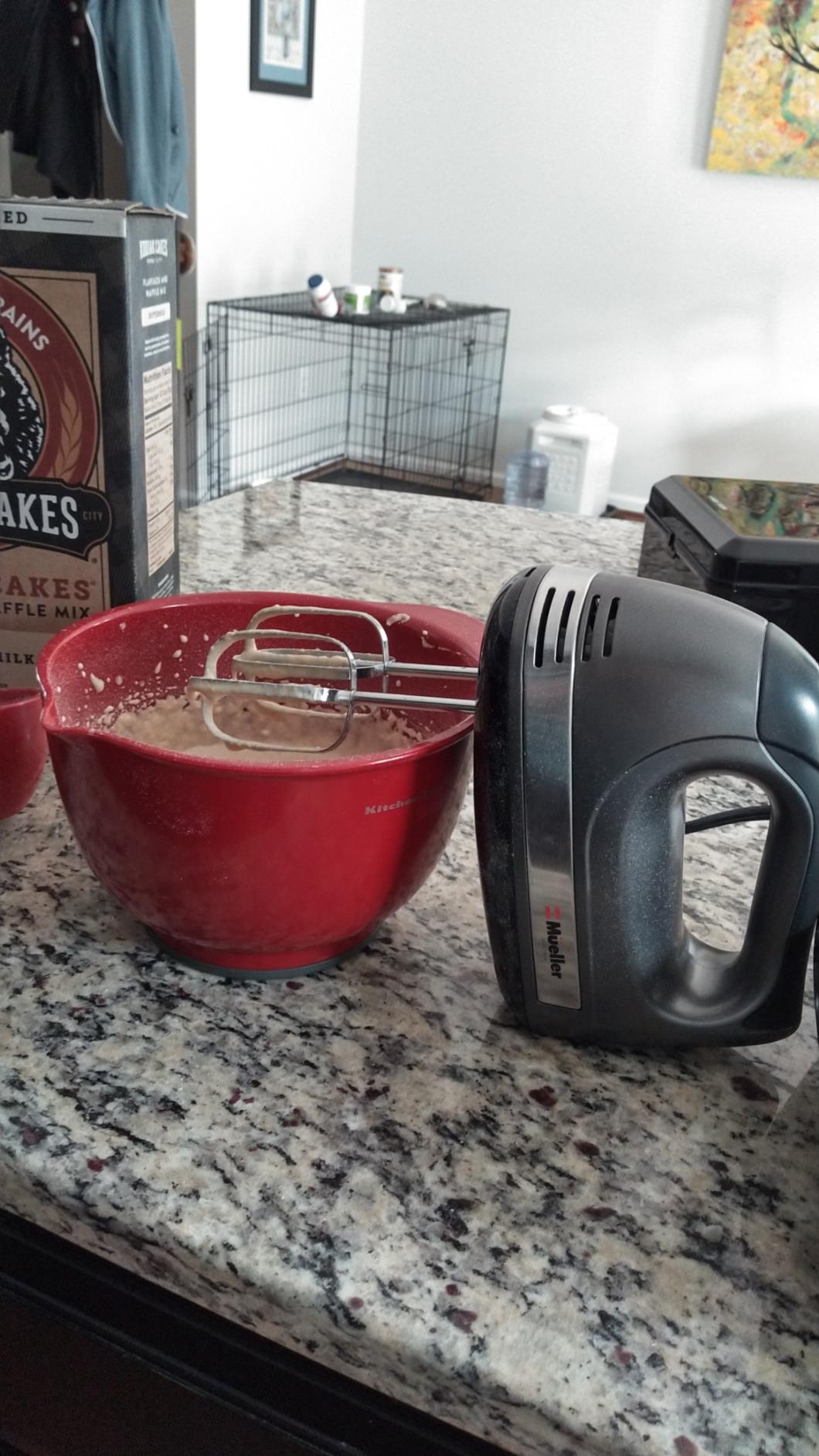 Mueller Electric Hand Mixer, 5 Speed 250W Turbo with Snap-On Storage Case and 4 Stainless Steel Accessories for Easy Whipping, Mixing Cookies, Brownies, Cakes, and Dough Batters Customer Review Mueller Electric Hand Mixer, 5 Speed 250W Turbo with Snap-On Storage Case and 4 Stainless Steel Accessories for Easy Whipping, Mixing Cookies, Brownies, Cakes, and Dough Batters - Customer Photo 4