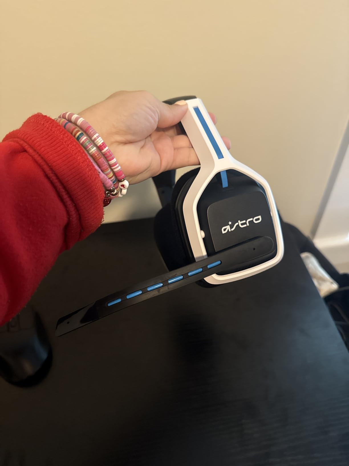 ASTRO Gaming A20 Wireless Headset Gen 2 for PlayStation 5/4, PC & Mac - White/Blue, Wireless Gaming Headset with Microphone - Customer Photo 1