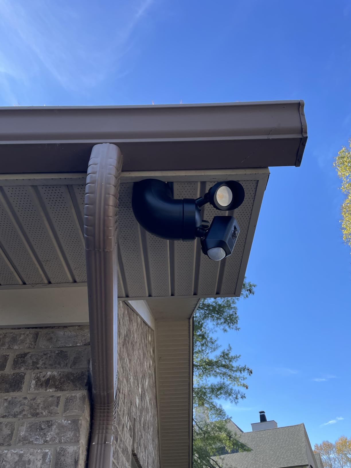 Ring Floodlight Cam Wired Plus — Outdoor home or business security with motion-activated 1080p HD video and floodlights, (2021 release) Black - Customer Photo 1