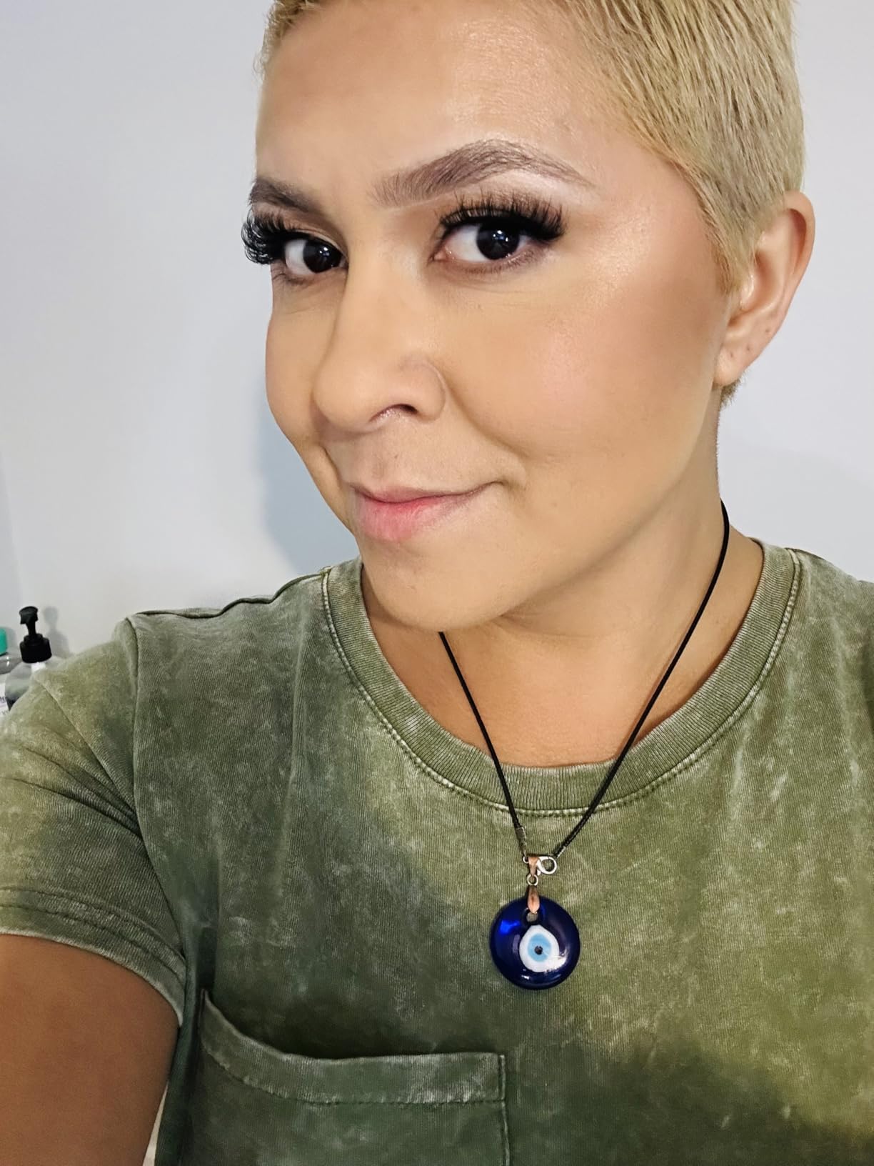 Charlotte Tilbury Airbrush Flawless Setting Spray - Ultra-Fine Hydrating Mist to Prime & Set Face Makeup For Up to 16Hr - Soothes, Blurs Pores & Calms Skin - Customer Photo 1