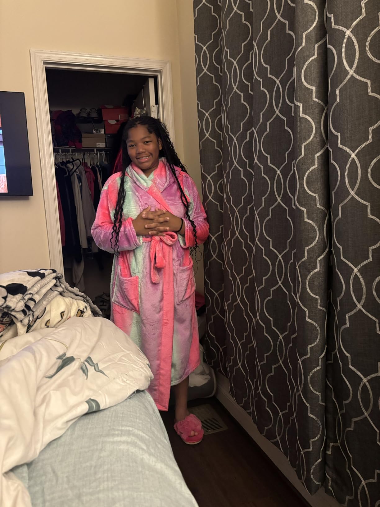 HEARTNICE Womens Hooded Fleece Robe, Soft Bathrobe for Womens, Cute Long House Coat Customer Review HEARTNICE Womens Hooded Fleece Robe, Soft Bathrobe for Womens, Cute Long House Coat - Customer Photo 2