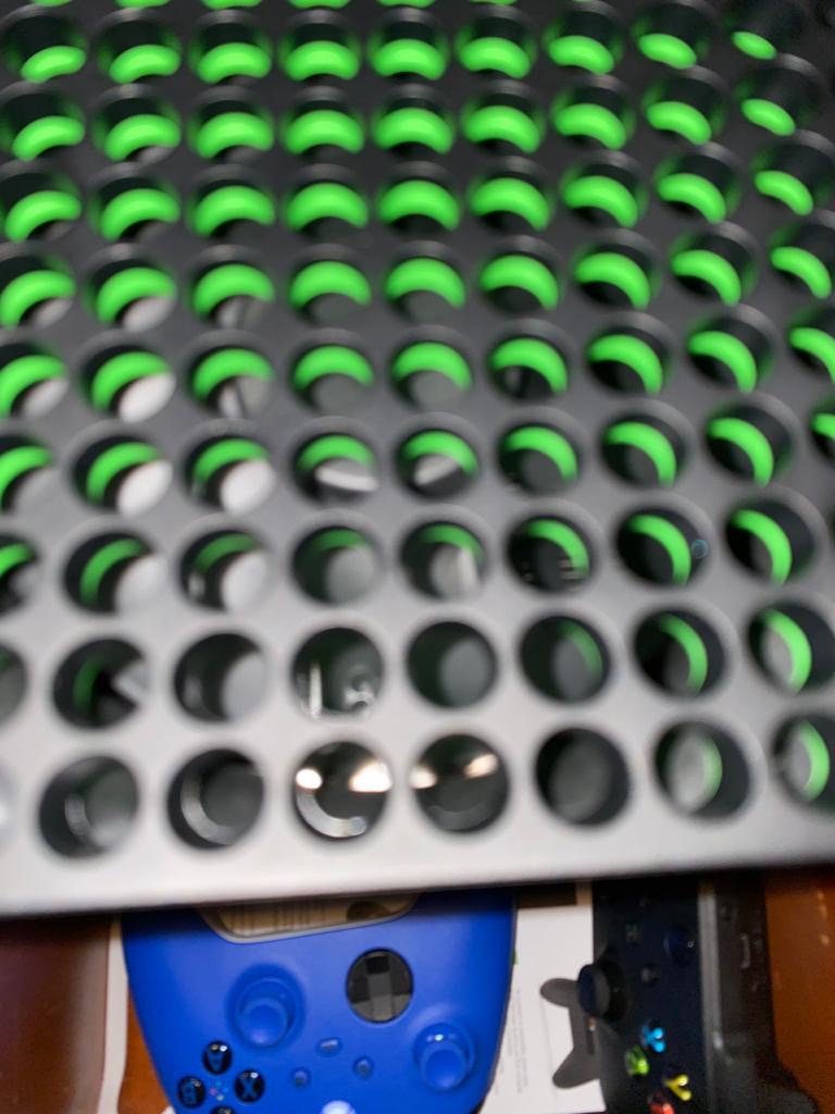 Xbox Series X - Gaming Console - 1TB SSD - Includes Wireless Controller - 4K Gaming - 120FPS - Carbon Black - Customer Photo 2