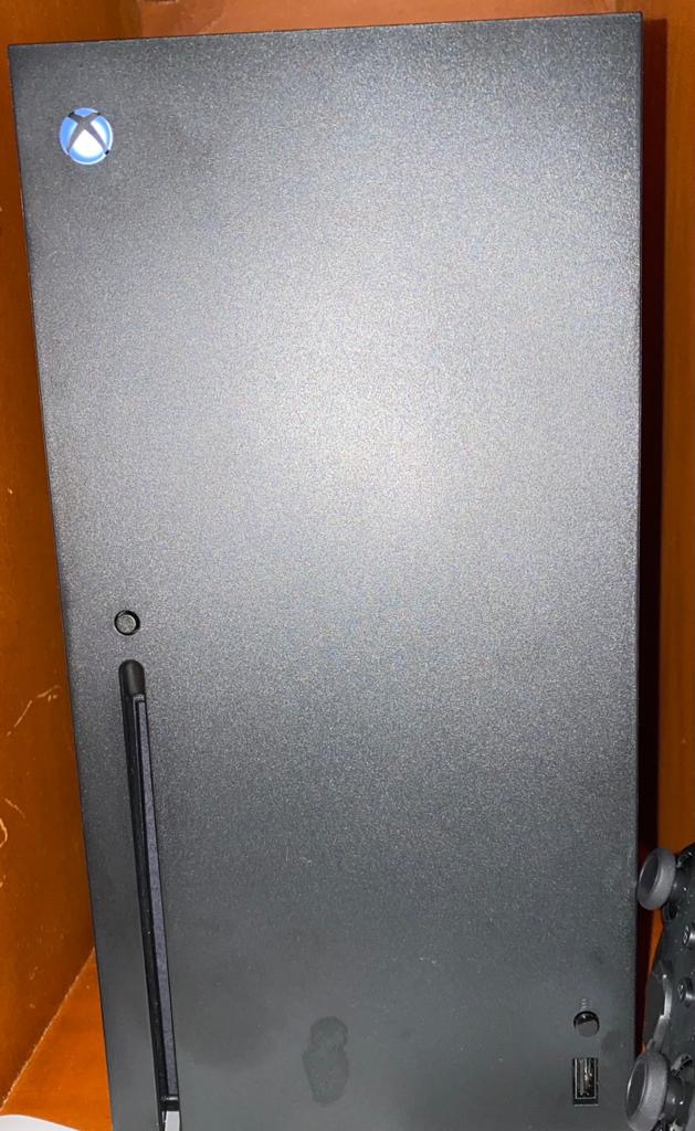 Xbox Series X - Gaming Console - 1TB SSD - Includes Wireless Controller - 4K Gaming - 120FPS - Carbon Black - Customer Photo 3