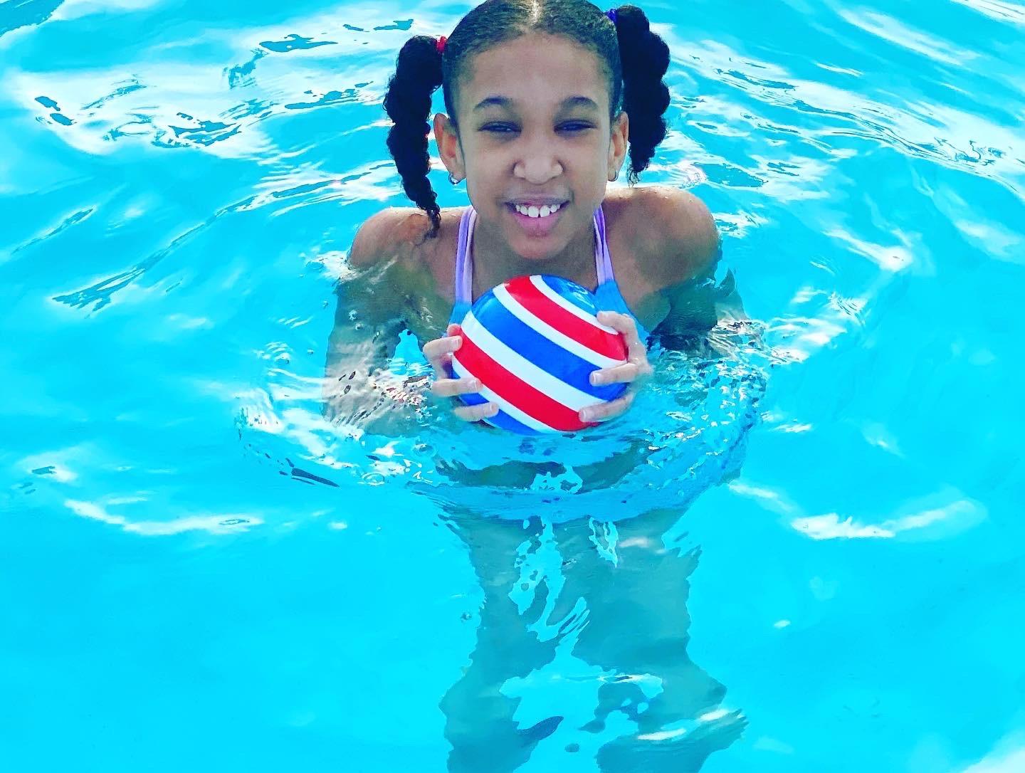 Activ Life Ultimate Pool Ball - Water-Fillable Underwater Ball - Passing, Dribbling & Diving - Fun Swimming Pool Toys for Kids & Adults - Summer Gifts & Beach Games for Family - Pink/Purple, 6