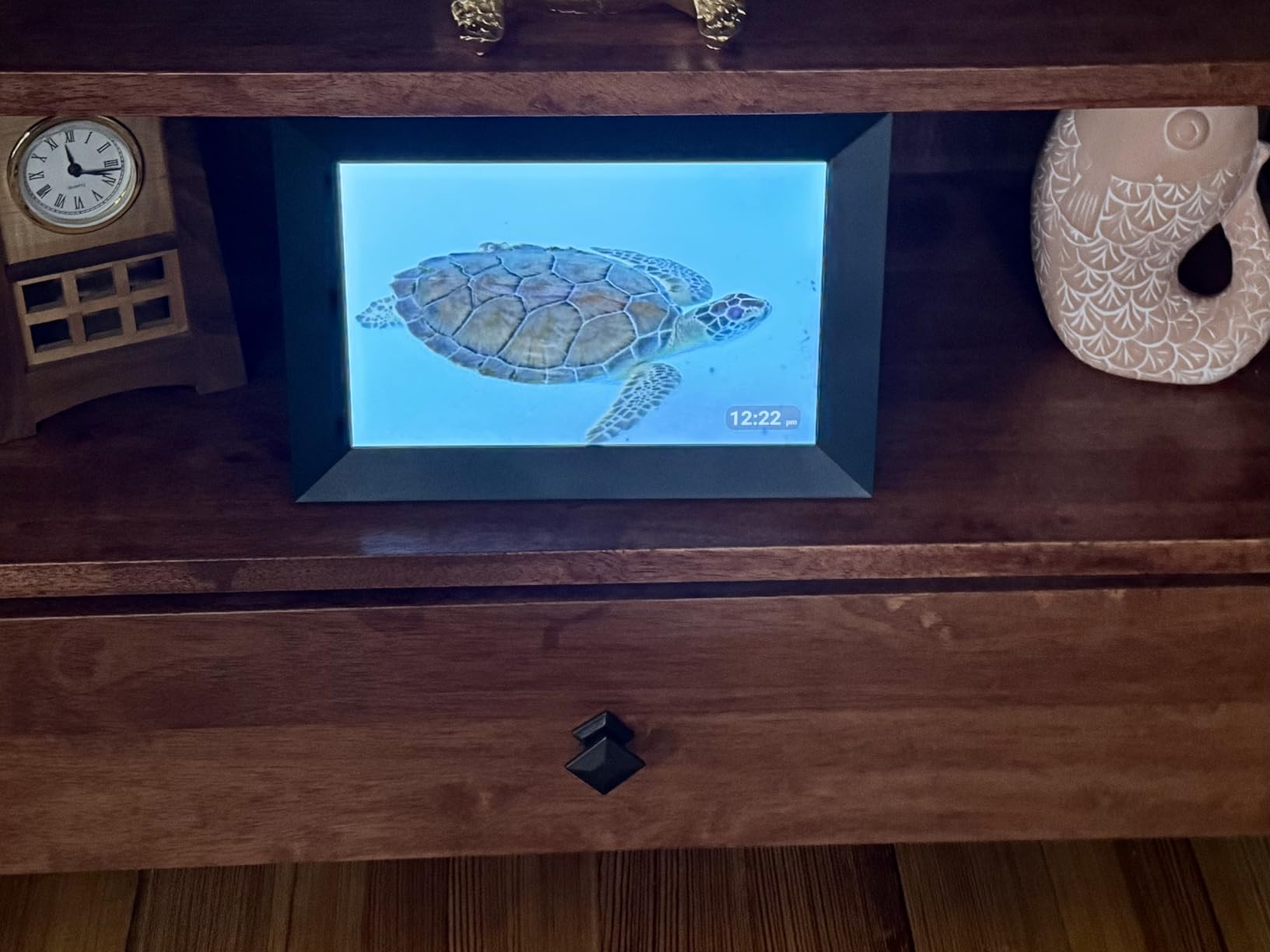 AEEZO 10.1 Inch WiFi Digital Picture Frame, IPS Touch Screen Smart Cloud Photo Frame with 32GB Storage, Easy Setup to Share Photos or Videos via AiMOR APP, Auto-Rotate, Wall Mountable (Black) - Customer Photo 2