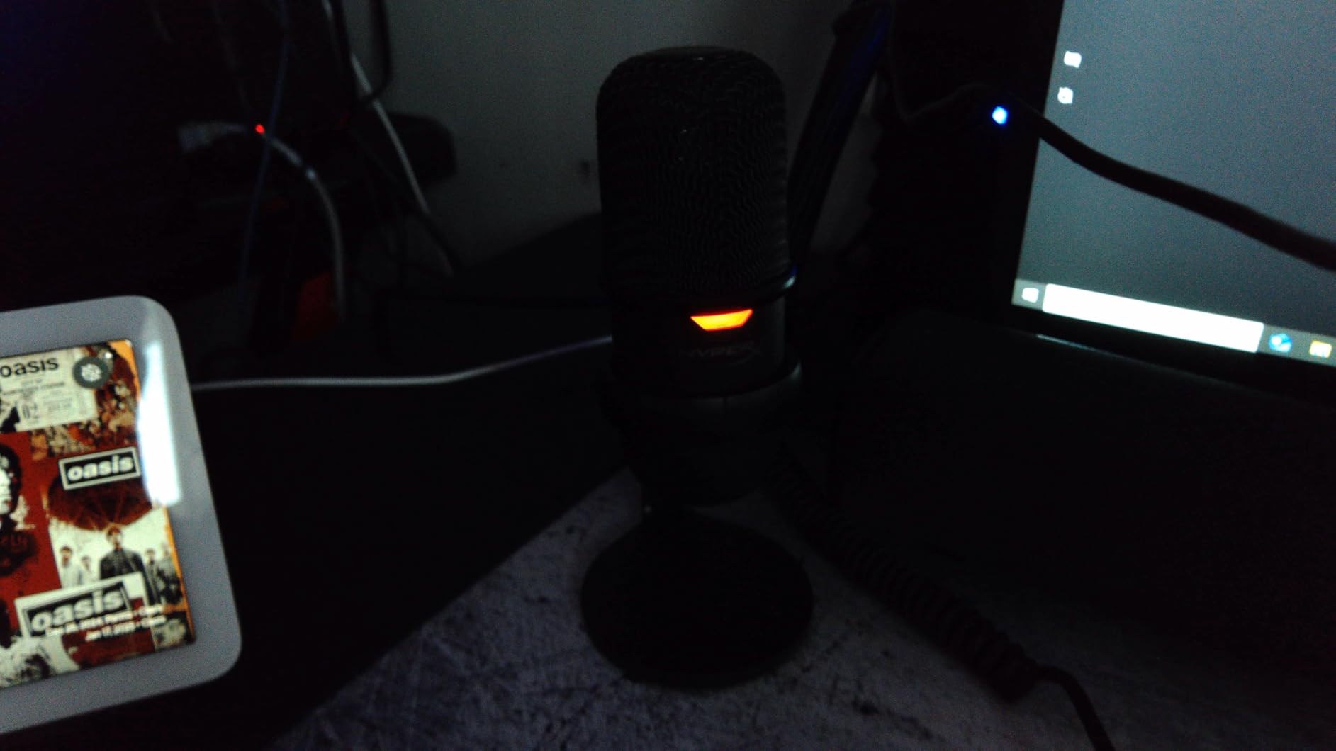 HyperX SoloCast – USB Condenser Gaming Microphone, for PC, PS4, PS5 and Mac, Tap-to-Mute Sensor, Cardioid Polar Pattern, great for Streaming, Podcasts, Twitch, YouTube, Discord,Black - Customer Photo 3