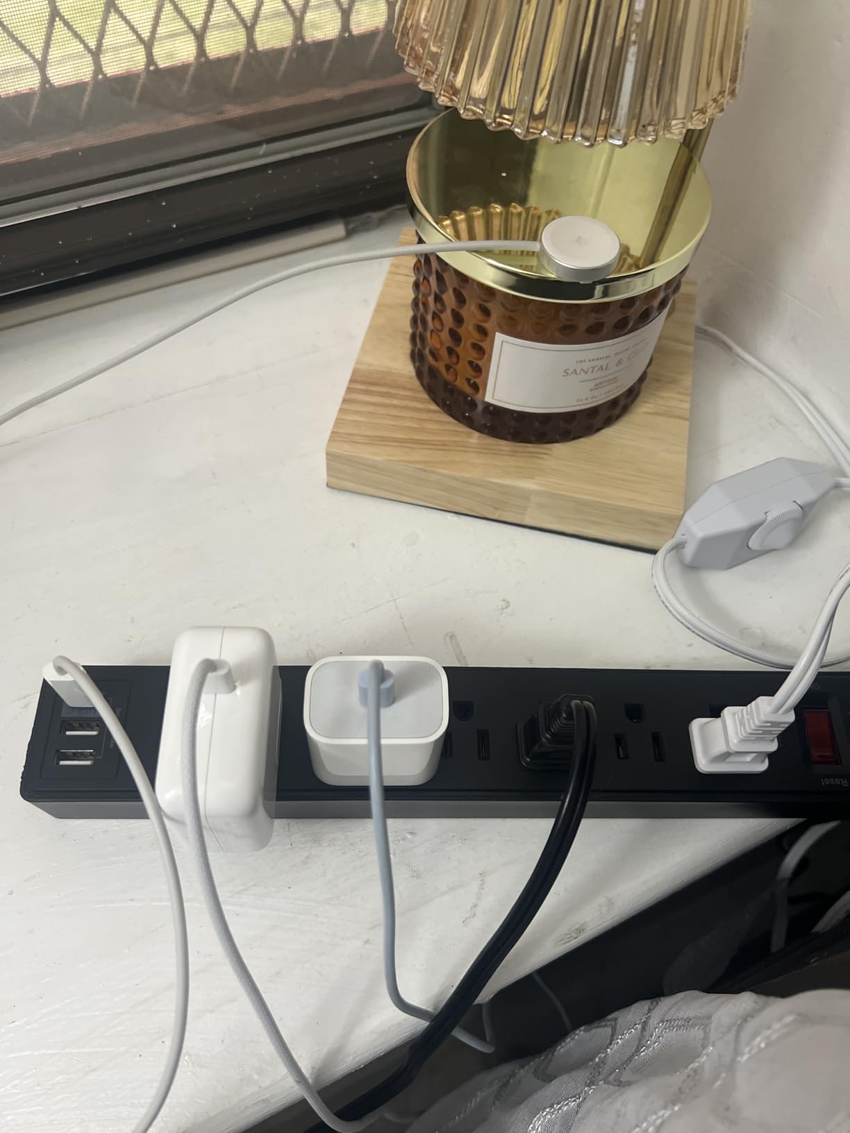 6Ft Power Strip Surge Protector - Yintar Extension Cord with 6 AC Outlets and 3 USB Ports for for Home, Office, Dorm Essentials, 1680 Joules, ETL Listed, (Black) Customer Review 6Ft Power Strip Surge Protector - Yintar Extension Cord with 6 AC Outlets and 3 USB Ports for for Home, Office, Dorm Essentials, 1680 Joules, ETL Listed, (Black) - Customer Photo 4