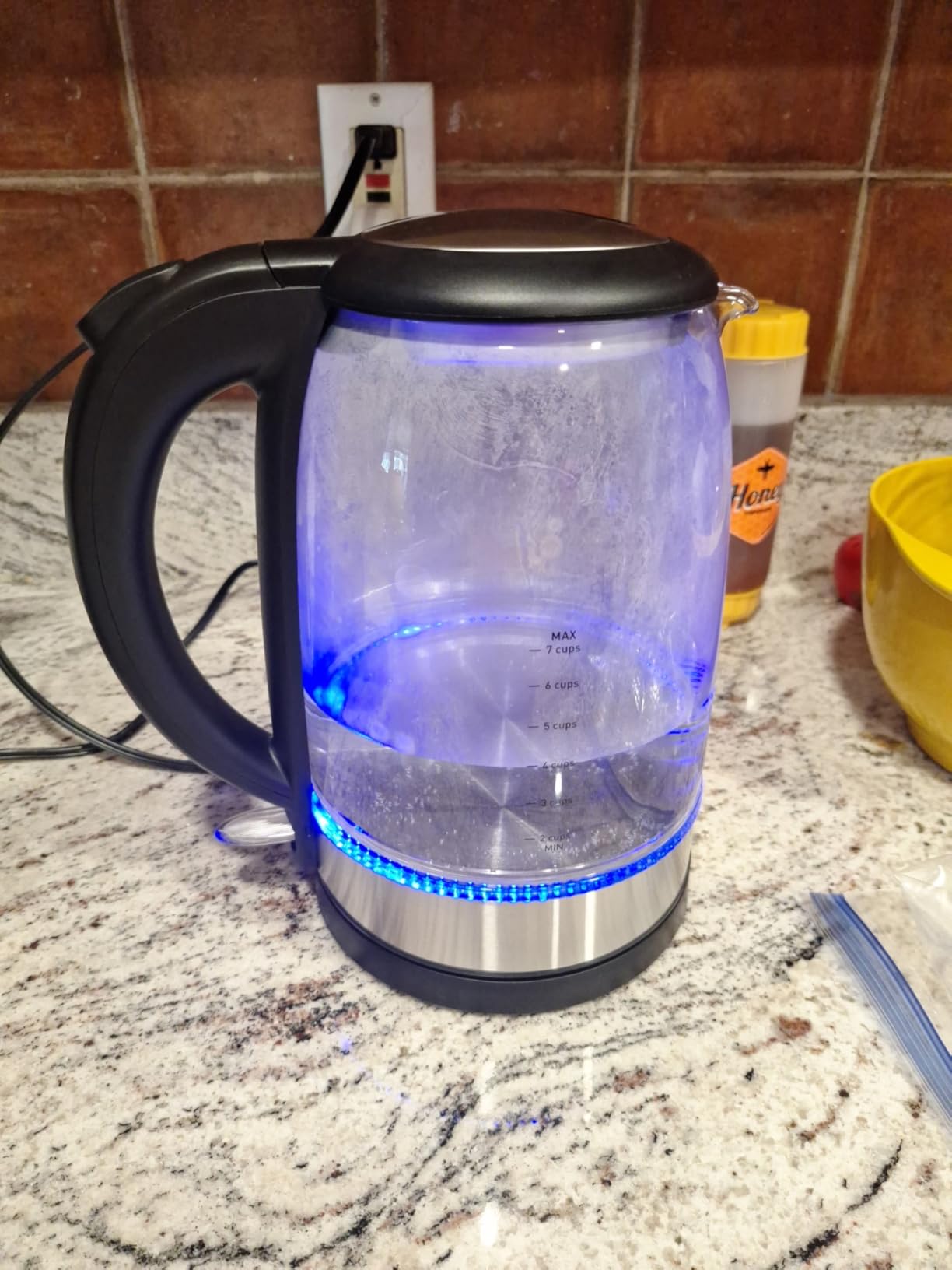 Cosori Electric Kettle, No Plastic Filter & Spout, 1.8Qt Tea Kettle & Hot Water Boiler For Coffee & Tea, Water Heater & Teapot, Automatic Shut Off, Borosilicate glass, Black, 1500W - Customer Photo 5