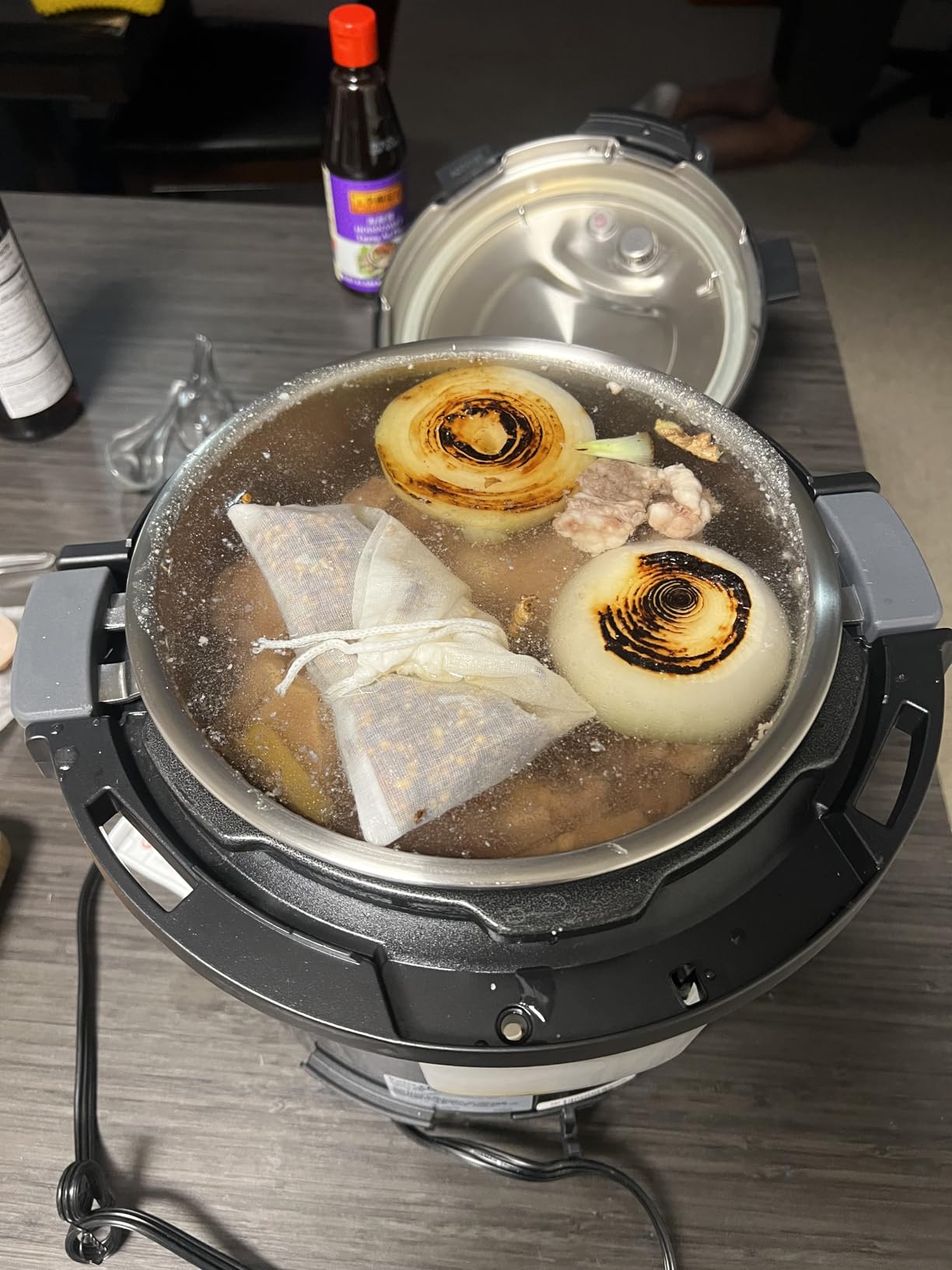 Instant Pot Pro 10-in-1 Pressure Cooker, Slow Cooker, Rice/Grain Cooker, Steamer, Sauté, Sous Vide, Yogurt Maker, Sterilizer, and Warmer, Includes App With Over 800 Recipes, Black, 6 Quart - Customer Photo 3