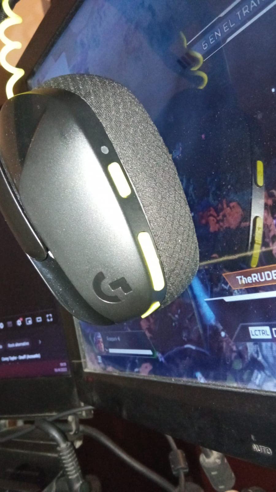 Logitech G435 LIGHTSPEED and Bluetooth Wireless Gaming Headset - Lightweight over-ear headphones, built-in mics, 18h battery, compatible with Dolby Atmos, PC, Mobile - Black - Customer Photo 2