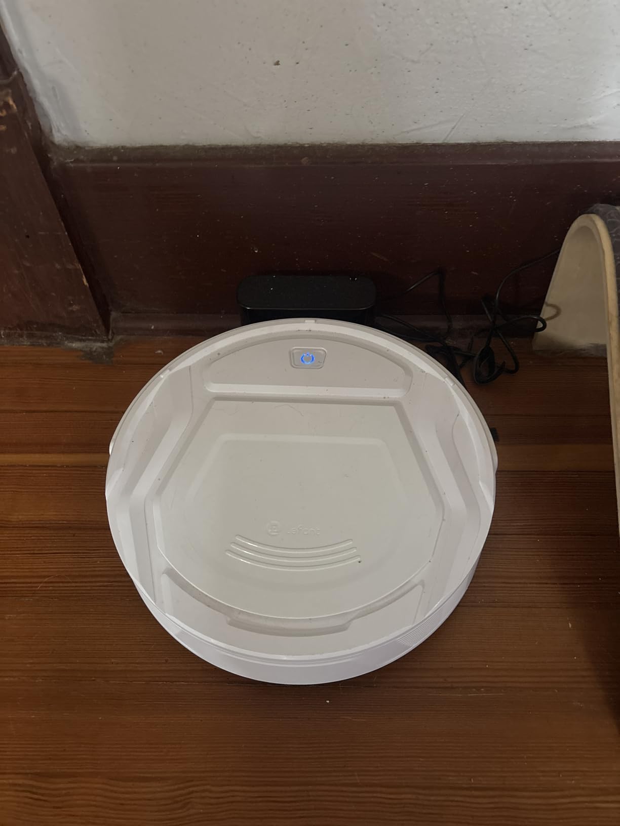 Lefant Robot Vacuum Cleaner, Strong Suction, 120 Mins Runtime, Slim, Low Noise, Automatic Self-Charging, Wi-Fi/App/Alexa Control, Ideal for Pet Hair Hard Floor and Daily Cleaning, M210 - Customer Photo 2