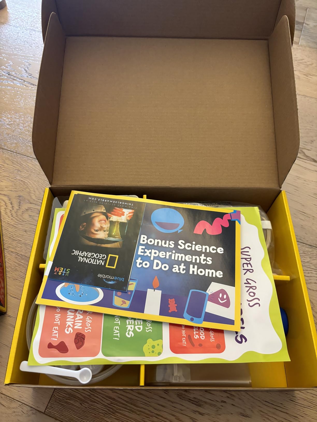 National Geographic Gross Science Kit - 45 Gross Science Experiments- Dissect a Brain, Make Slime, Creepy STEM Project for Boys and Girls, Birthday Gifts for Kids 8-12 (Amazon Exclusive) - Customer Photo 1