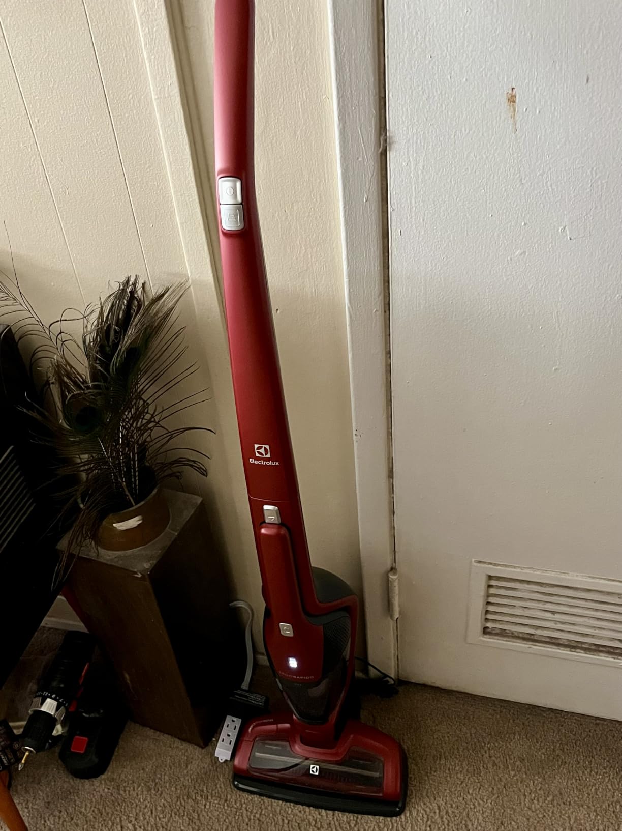 Electrolux Ergorapido Pet Cordless 2-in-1 Vacuum Cleaner with Motorized Pet Nozzle for Easy Pet Hair Removal, 48-Minute Run Time, 2 Power Modes, Chili Red Customer Review Electrolux Ergorapido Pet Cordless 2-in-1 Vacuum Cleaner with Motorized Pet Nozzle for Easy Pet Hair Removal, 48-Minute Run Time, 2 Power Modes, Chili Red - Customer Photo 4