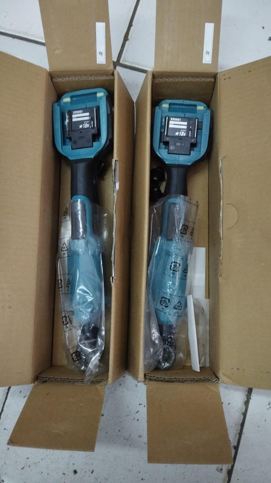 Makita XRW01Z 18V LXT® Lithium-Ion Cordless 3/8 Makita XRW01Z 18V LXT® Lithium-Ion Cordless 3/8