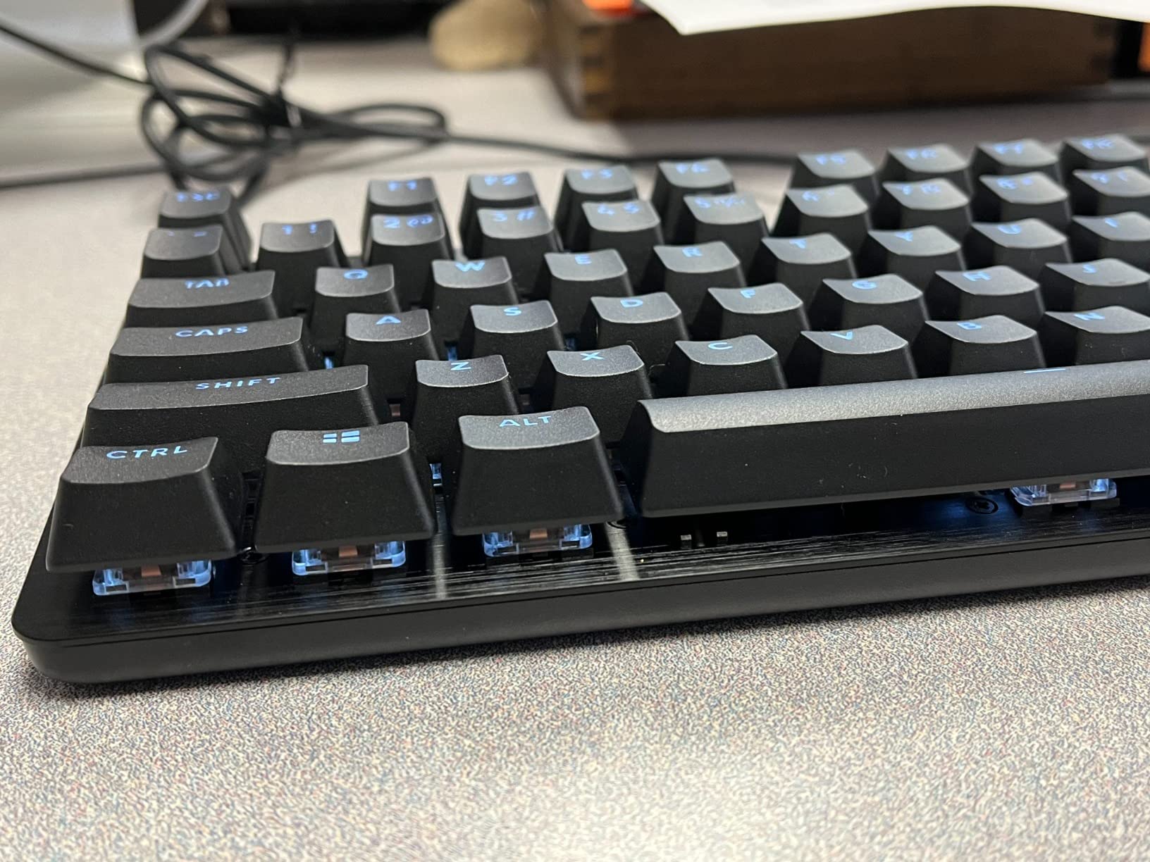 Logitech G413 SE Full-Size Mechanical Gaming Keyboard - Backlit Keyboard with Tactile Mechanical Switches, Anti-Ghosting, Compatible with Windows, macOS - Black Aluminum - Customer Photo 5