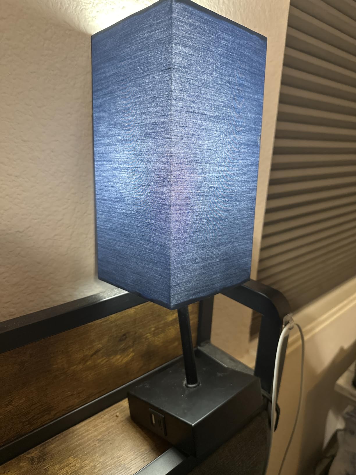 Sailstar Table Lamp for Bedroom, 3 Way Dimmable Touch Bedside Lamp, Small Lamp with 2 USB C+A Charging Ports, Black Nightstand Lamps for End Table, Living Room, Desk, Bulb Included Customer Review Sailstar Table Lamp for Bedroom, 3 Way Dimmable Touch Bedside Lamp, Small Lamp with 2 USB C+A Charging Ports, Black Nightstand Lamps for End Table, Living Room, Desk, Bulb Included - Customer Photo 2