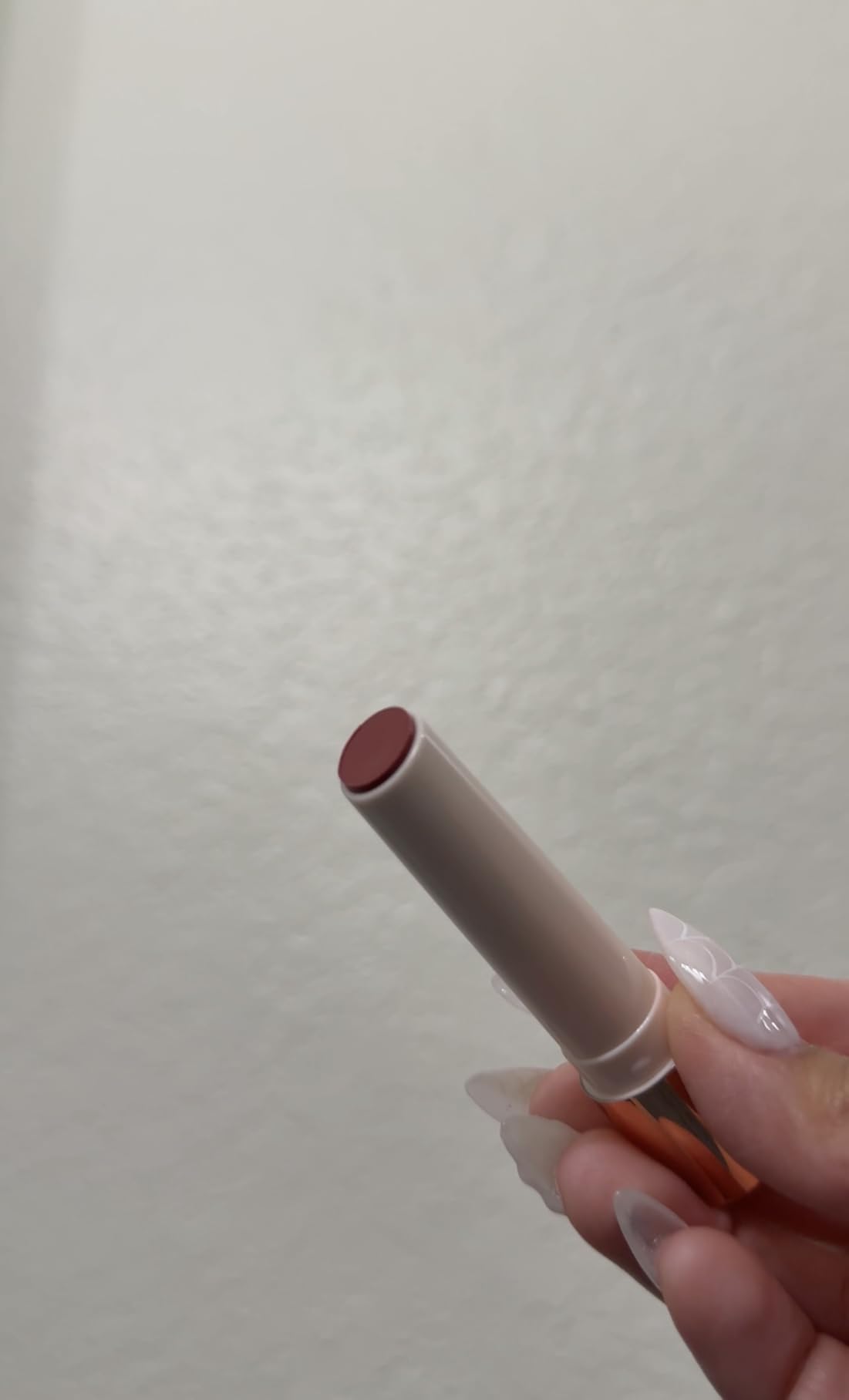 Charlotte Tilbury Hyaluronic Happikiss Lipstick Balm - High-Shine, Hydrating Lipstick Balm with Dewy, Juicy Color - Leaves Lips Fuller-Looking, Plump & Nourished - Pillow Talk - Customer Photo 1