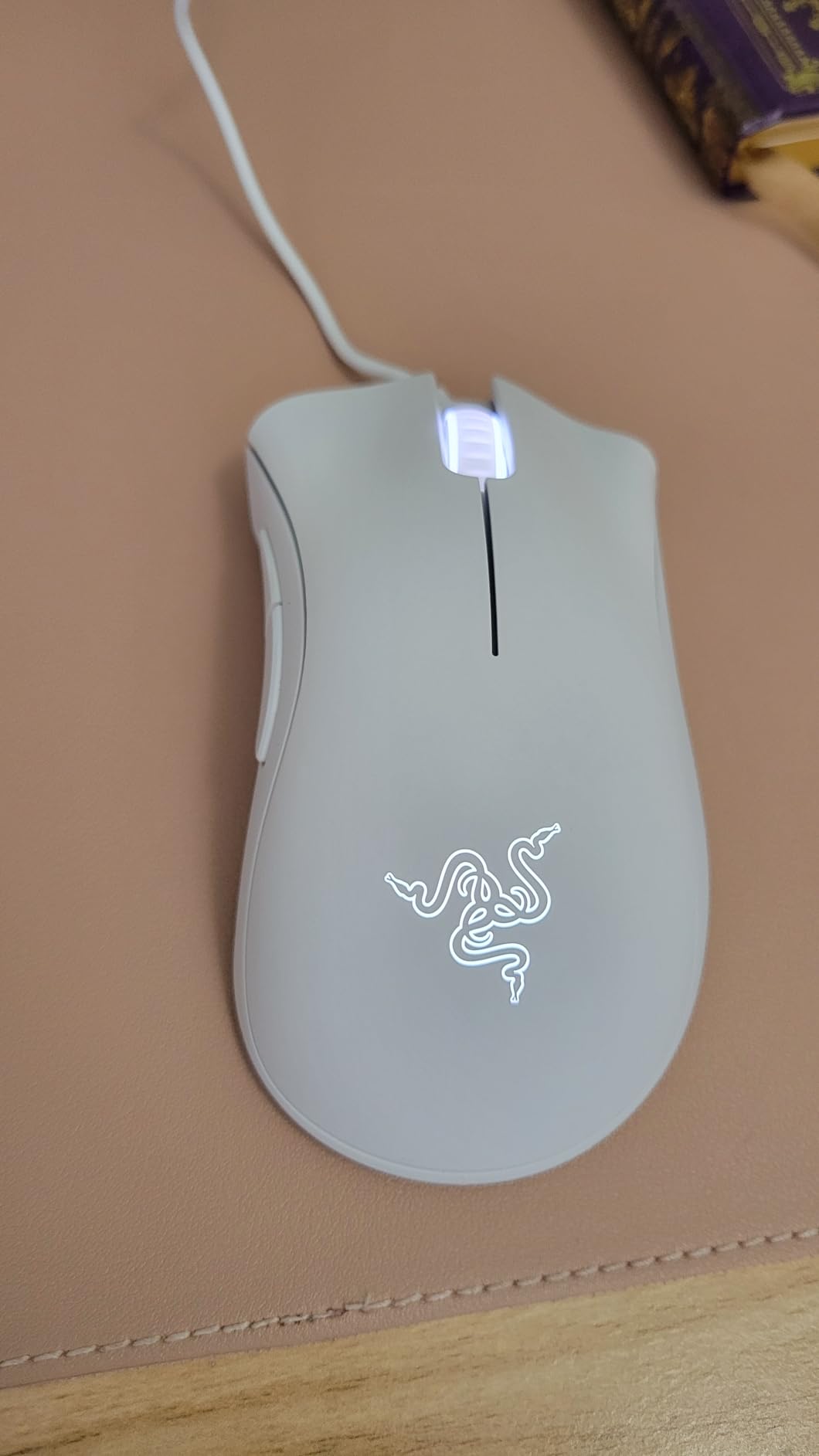 DeathAdder Essential Gaming Mouse: 6400 DPI Optical Sensor - 5 Programmable Buttons - Mechanical Switches - Rubber Side Grips - Classic Black - Customer Photo 1