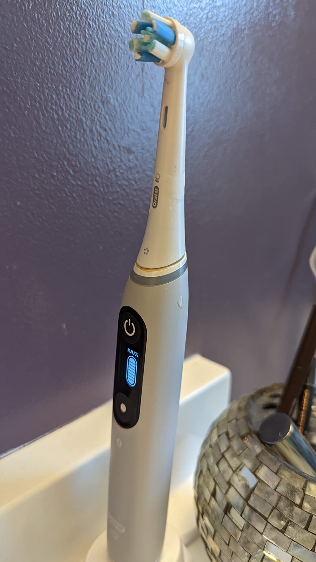 Oral-B iO Series 6 Rechargeable Electric Toothbrush with Visible Pressure Sensor to Protect Gums, 2 Minute Timer, 5 Cleaning Settings, 1 Replacement Toothbrush Head, and Travel Case, Black - Customer Photo 2