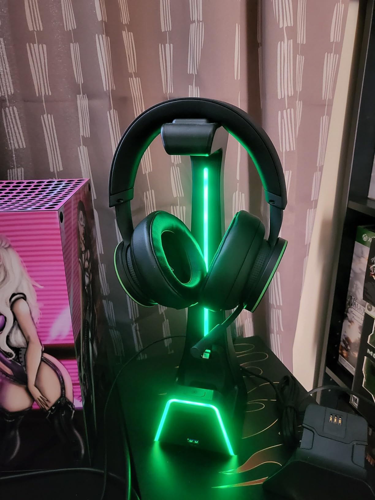 Tilted Nation 3 in 1 Gaming Headset and Controller Stand for PS5 and Xbox Series X Charging Station - Game Controller Holder and Headphone Stand for Desk with PlayStation and Xbox Magnetic Charger - Customer Photo 2