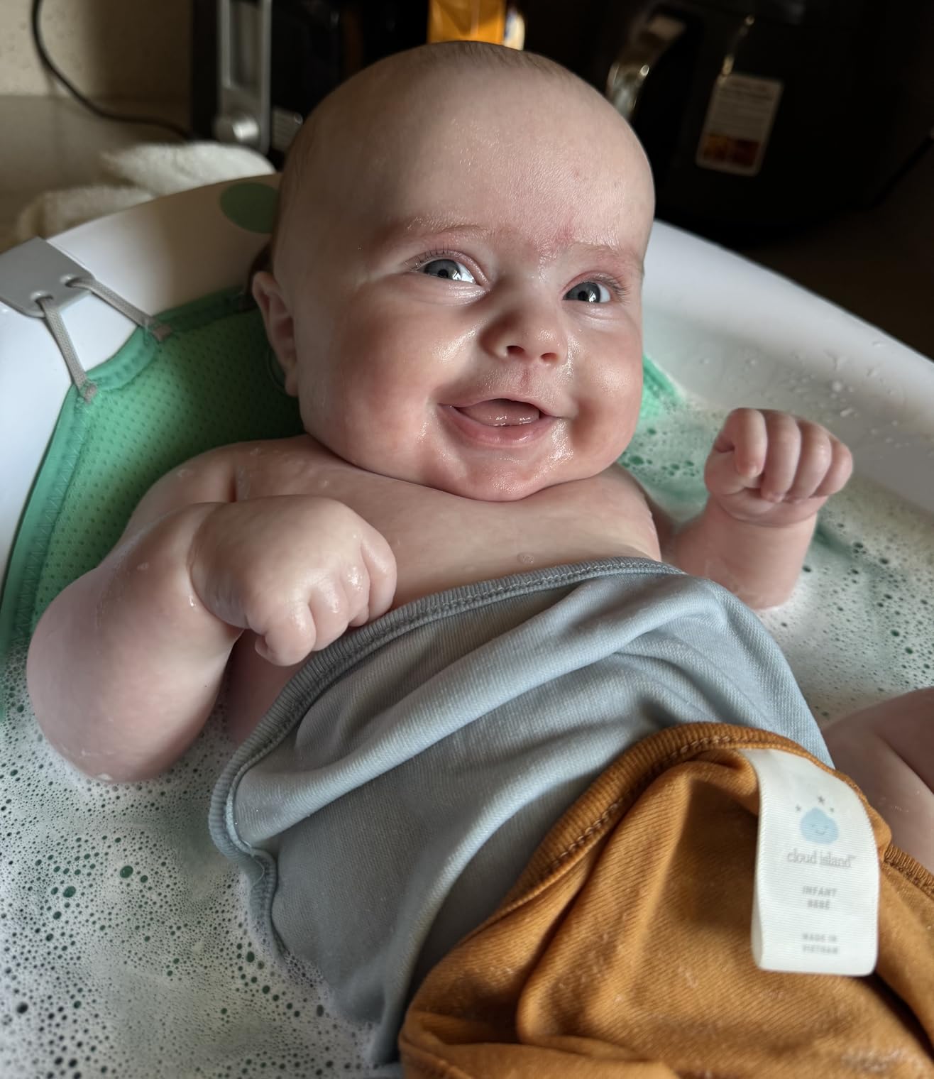 Frida Baby 4-in-1 Grow-with-Me Baby Bathtub, Baby Tub for Newborns to Toddler with Removable Bath Seat & Backrest for Bath Support in Tub - Customer Photo 2