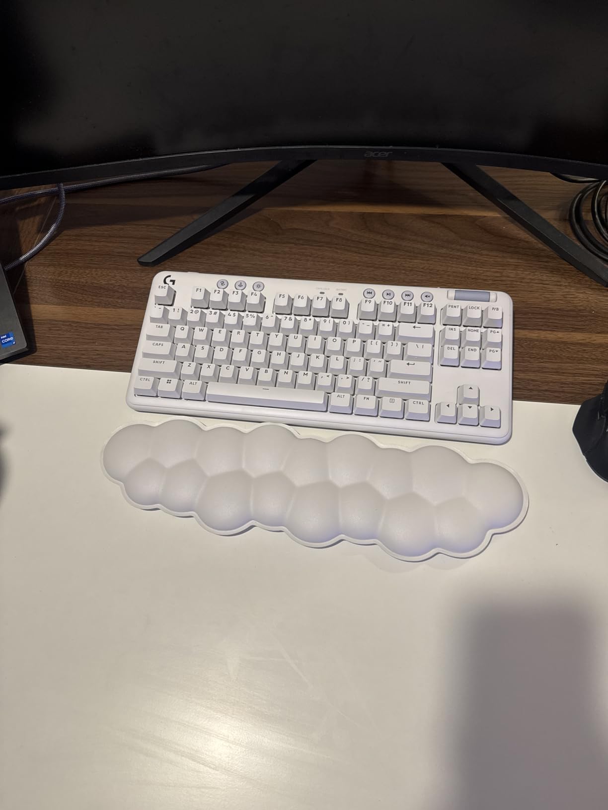 Logitech G713 Wired Mechanical Gaming Keyboard with LIGHTSYNC RGB Lighting, Linear Switches (GX Red), and Keyboard Palm Rest, PC and Mac Compatible - White Mist Customer Review Logitech G713 Wired Mechanical Gaming Keyboard with LIGHTSYNC RGB Lighting, Linear Switches (GX Red), and Keyboard Palm Rest, PC and Mac Compatible - White Mist - Customer Photo 1