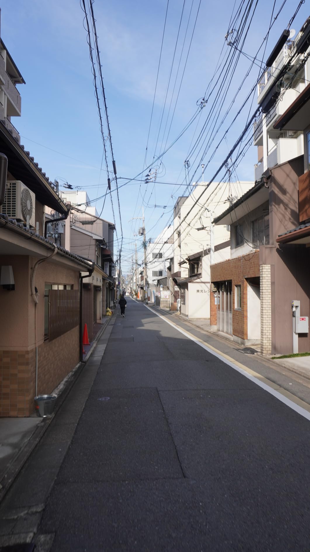 Sony Alpha ZV-E10 - APS-C Interchangeable Lens Mirrorless Vlog Camera - White - Customer Photo 1