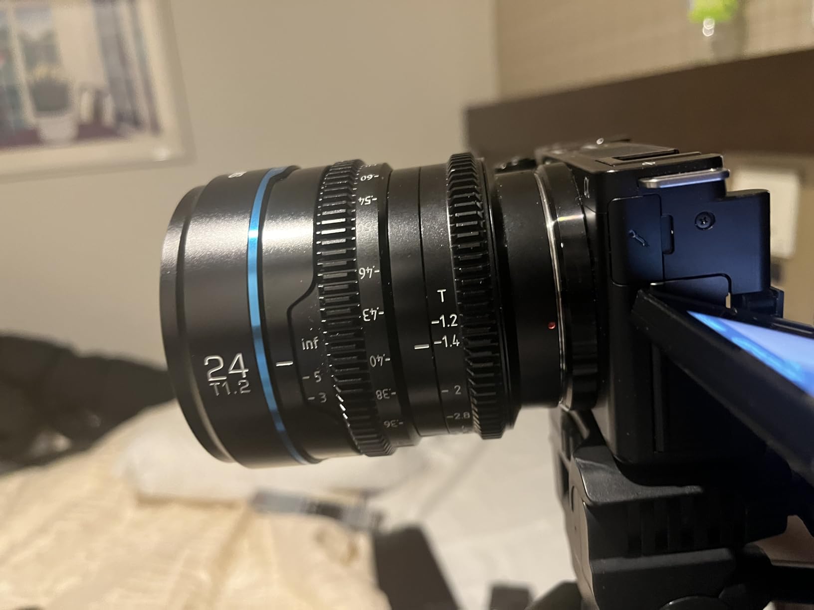 Sony Alpha ZV-E10 - APS-C Interchangeable Lens Mirrorless Vlog Camera - White - Customer Photo 3