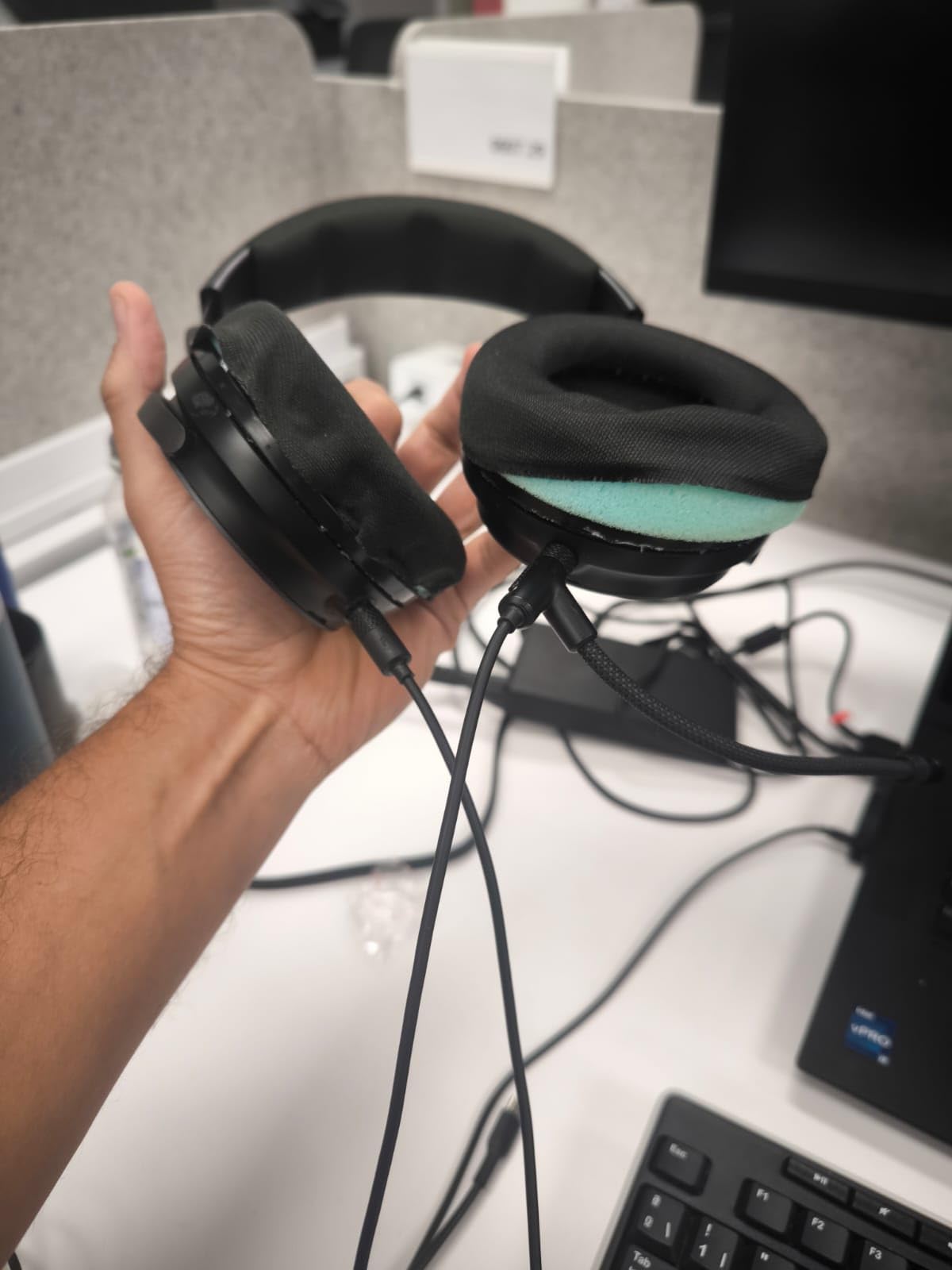 Corsair Virtuoso RGB Wireless XT Multiplatform Gaming Headset with Bluetooth - Dolby Atmos - Broadcast Quality Microphone - iCUE Compatible- PC, Mac, PS5, PS4, Nintendo Switch, Mobile - Black - Customer Photo 3