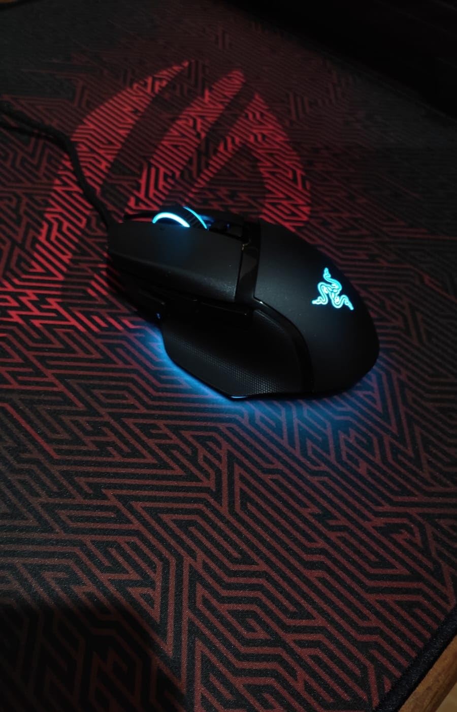 Basilisk V3 Customizable Ergonomic Gaming Mouse: Fastest Gaming Mouse Switch - Chroma RGB Lighting - 26K DPI Optical Sensor - 11 Programmable Buttons - HyperScroll Tilt Wheel - Classic Black - Customer Photo 1