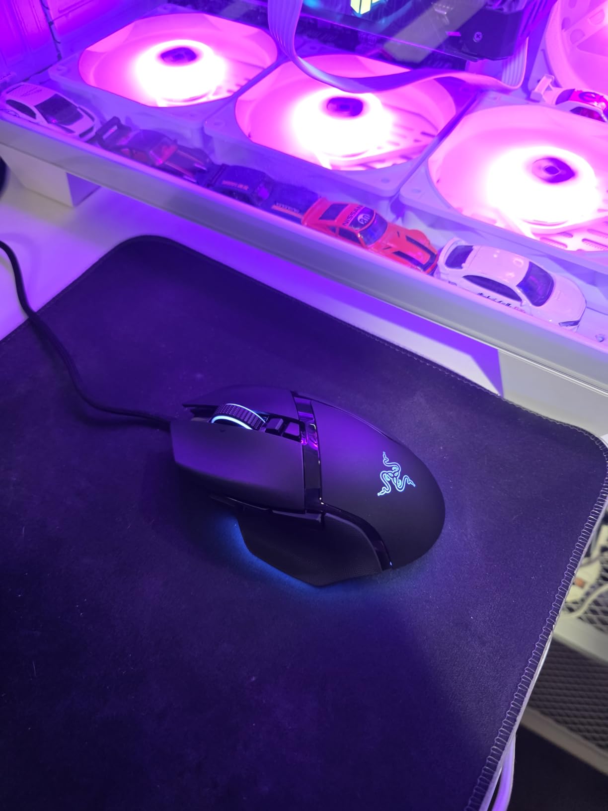 Basilisk V3 Customizable Ergonomic Gaming Mouse: Fastest Gaming Mouse Switch - Chroma RGB Lighting - 26K DPI Optical Sensor - 11 Programmable Buttons - HyperScroll Tilt Wheel - Classic Black - Customer Photo 2