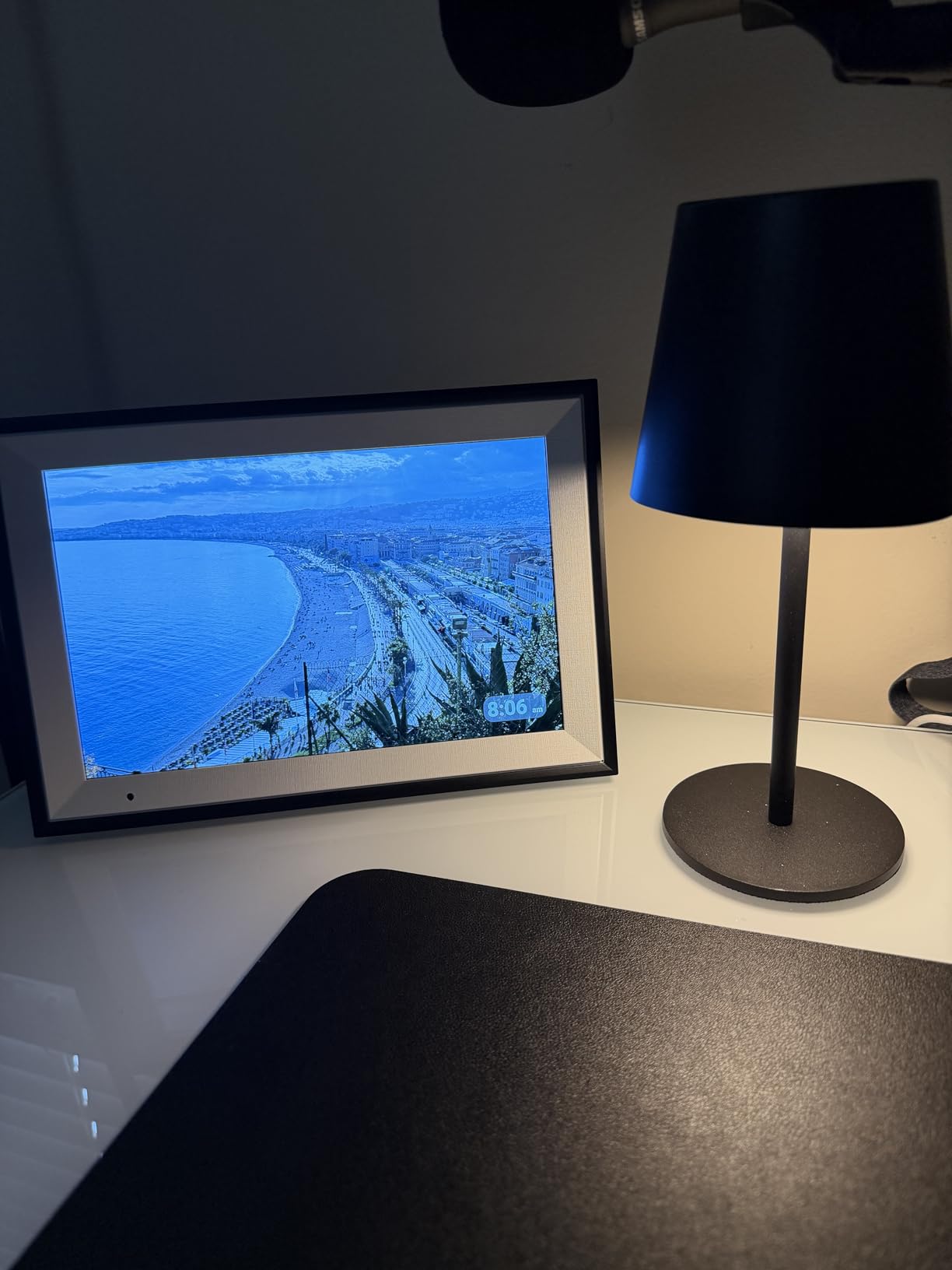 Digital Photo Frame 10.1 Inch WiFi Digital Picture Frame IPS HD Touch Screen Smart Cloud Photo Frame with 32GB Storage, Auto-Rotate, Easy Setup to Share Photos or Videos Remotely via AiMOR APP (Black) - Customer Photo 1