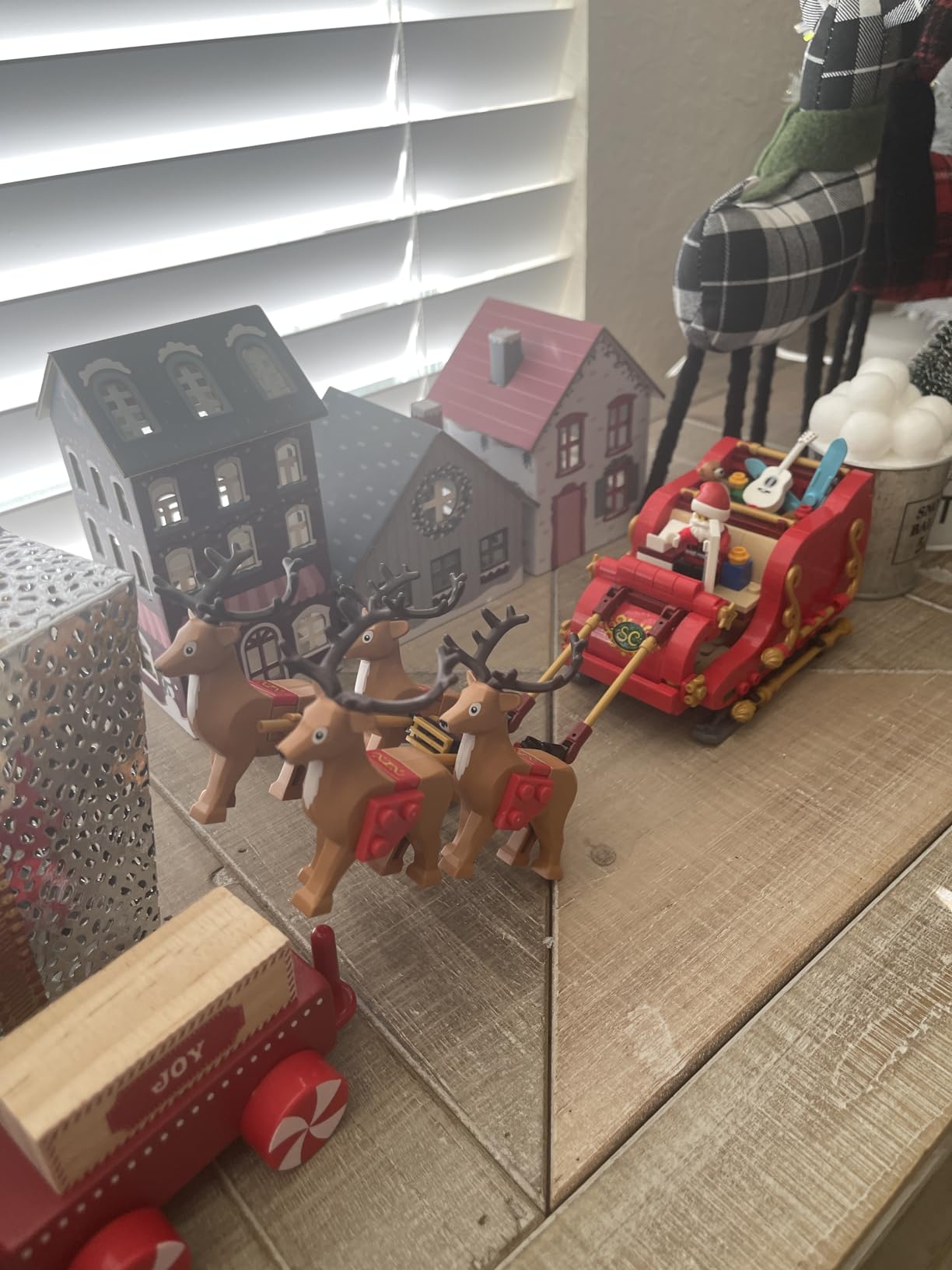 LEGO Santa's Sleigh - Building Toys for Kids, Boys & Girls, Ages 9+ - Indoor Christmas Decorations for Home W/Santa Claus Figurine & Reindeer - Gifts for Boys & Girls - 40499 - Customer Photo 2