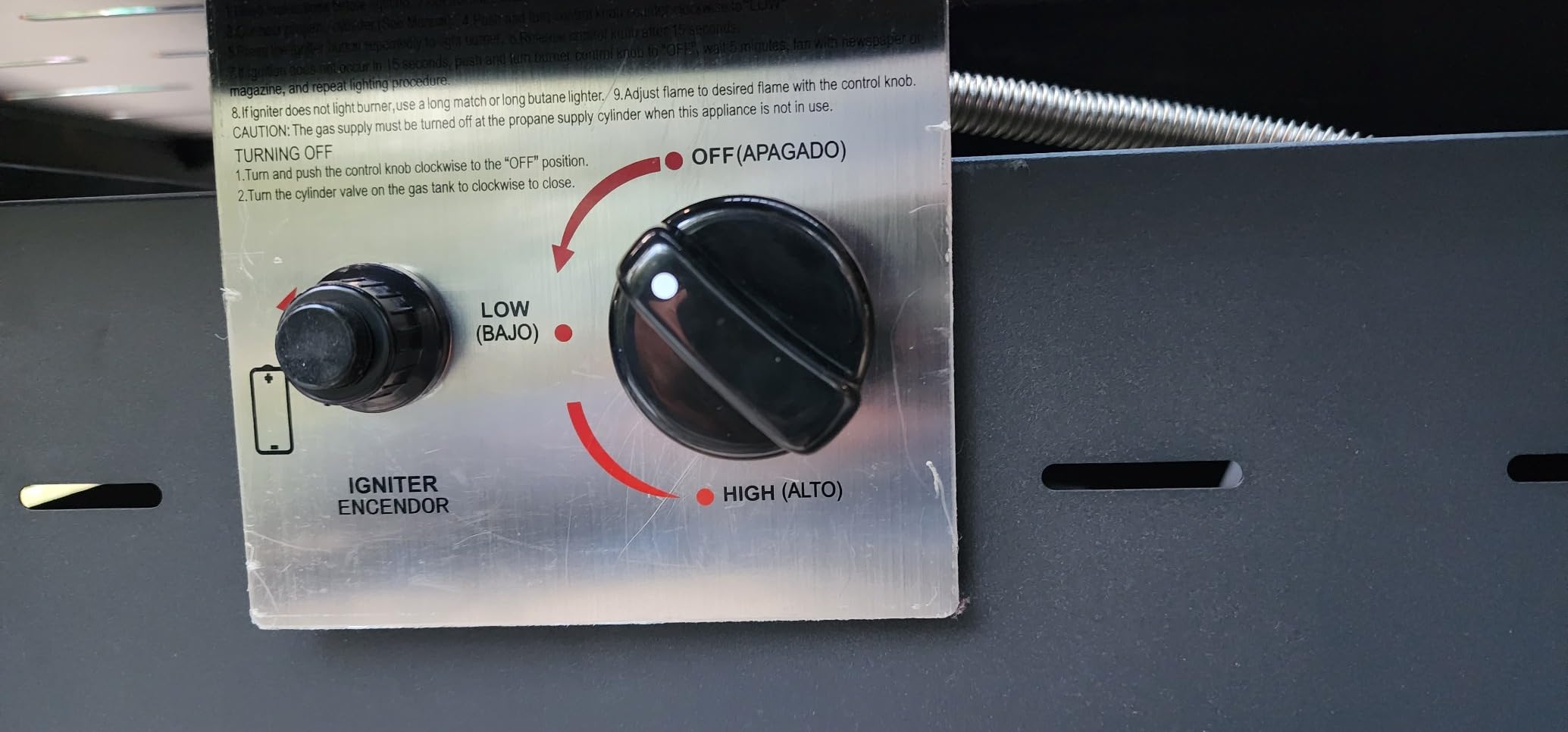 R.W.Flame 43-Inch Propane Fire Pit Table, 50,000 BTU Outdoor Gas Firepit with Waterproof Cover, Glass Stones, Removable Lid, Cup Holders, 2-in-1 Fire Table for Patio, Backyard, Garden, Black - Customer Photo 4