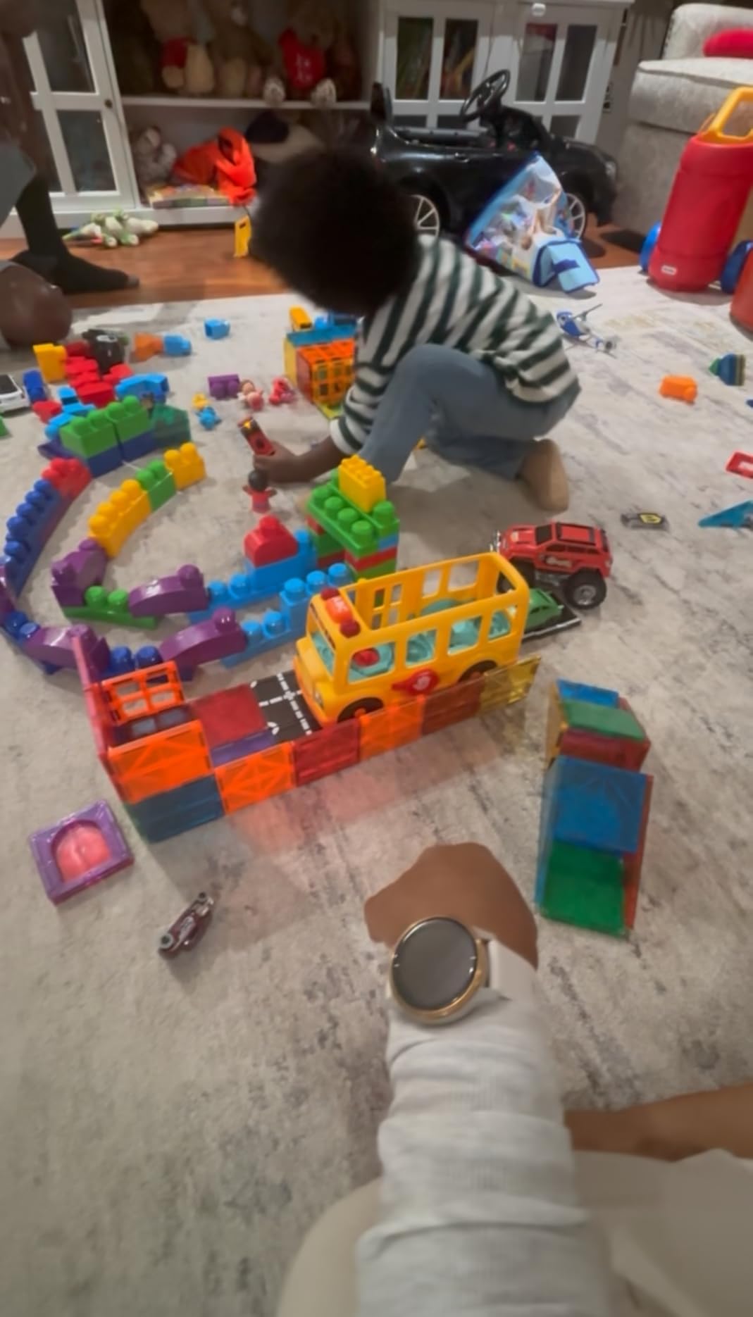 Soyee Magnetic Tiles Toddler Toys Magnetic Building Blocks for Kids Ages 3-12 STEM Educational Toys for Girls & Boys Sensory Play for Preschool Learning Birthday Toddler Xmas Gifts - Customer Photo 1