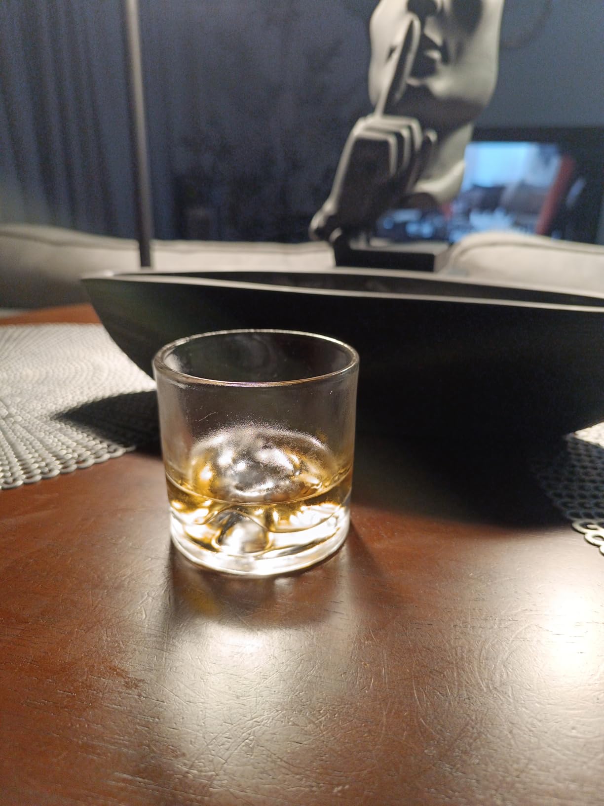 LIITON Everest Mountain Crystal Whiskey Decanter Gift Set with 4 Old Fashioned Glasses, Premium Luxury Gifts for Men, Bourbon, Scotch, Liquor, 1,000 ML - Customer Photo 2