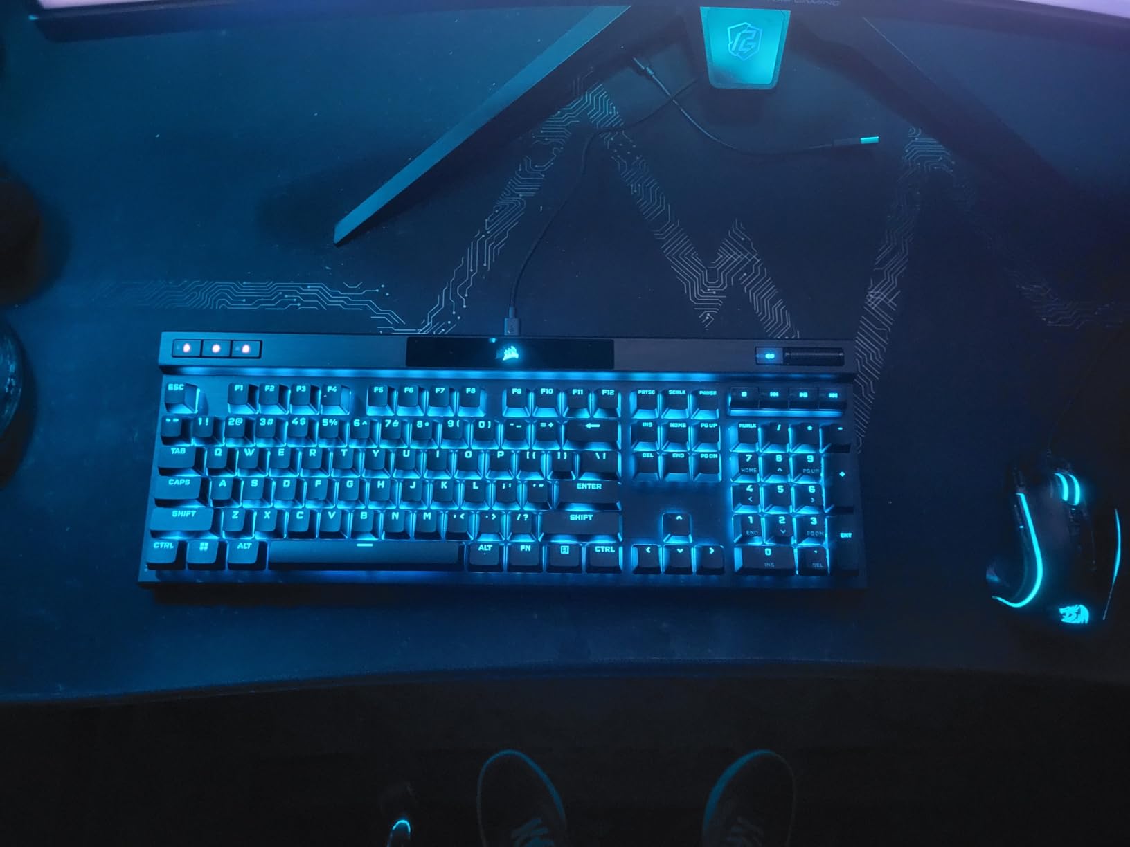 CORSAIR K70 RGB PRO Mechanical Wired Gaming Keyboard – Cherry MX Red Linear Switches, SOCD, PBT Double-Shot Keycaps, 8000Hz Hyper-Polling, NKRO, Anti-Ghosting, Tournament Switch, QWERTY NA – Black - Customer Photo 1