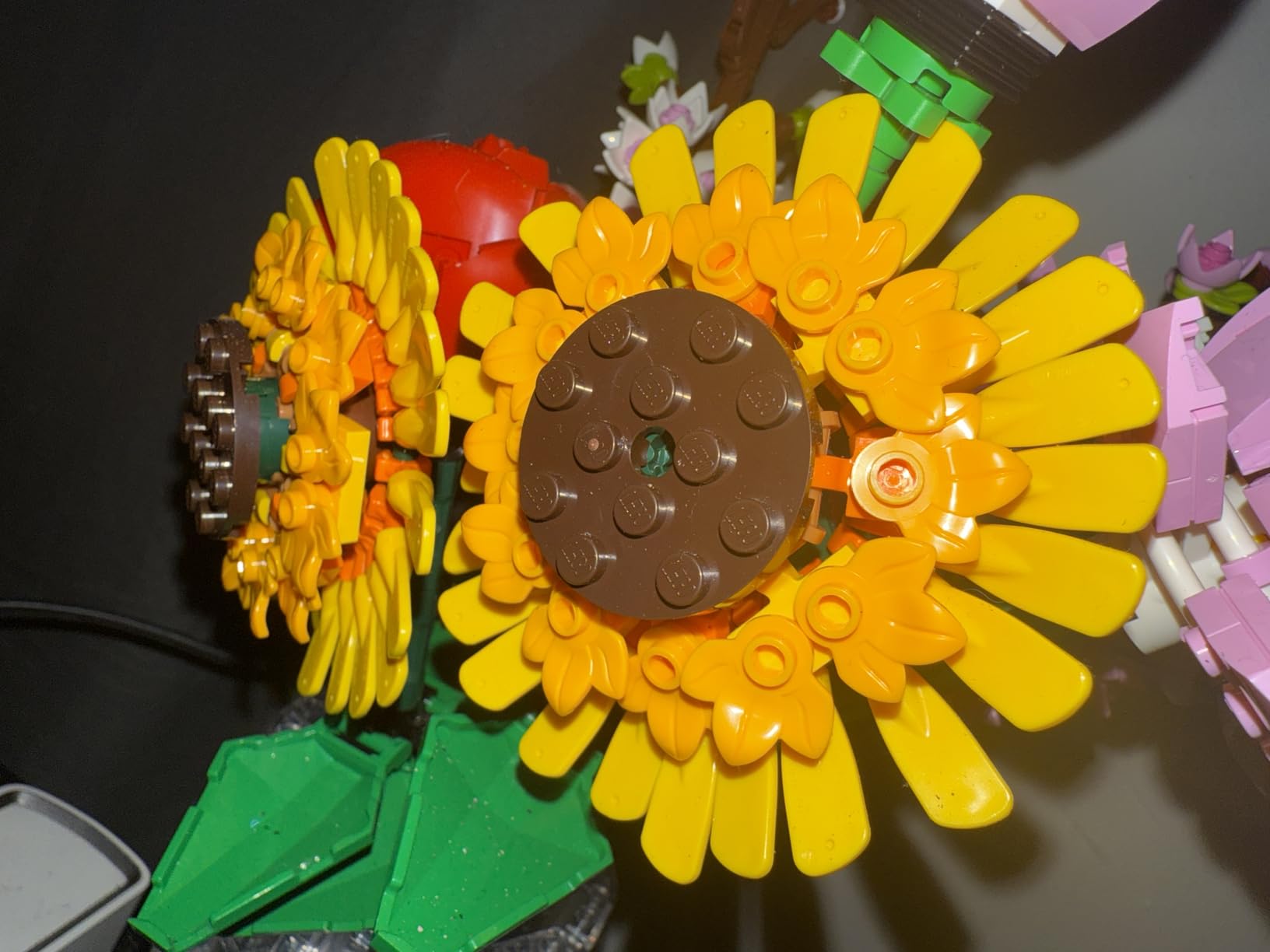 LEGO Sunflowers Building Toy for Kids, Girls and Boys Ages 8+ - Artificial Sunflowers for Home Decor and Display - Birthday Gift Idea for Lovers of Plants & Flowers - 40524 - Customer Photo 1