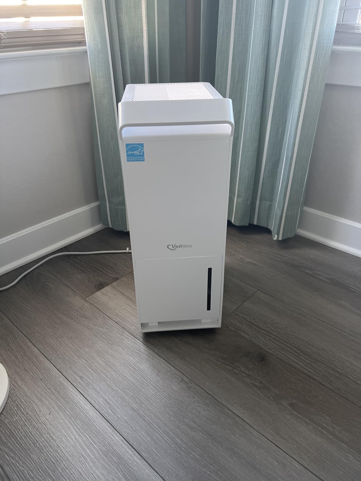 4,500 Sq.Ft Most Efficient Energy Star 2025 Dehumidifier,Vellgoo Max 70 Pint/D (Standard 56 Pint/D) Dehumidifier for Basement with Drain Hose, Smart Humidity Control, for Home, Bathroom, Garage - Customer Photo 2