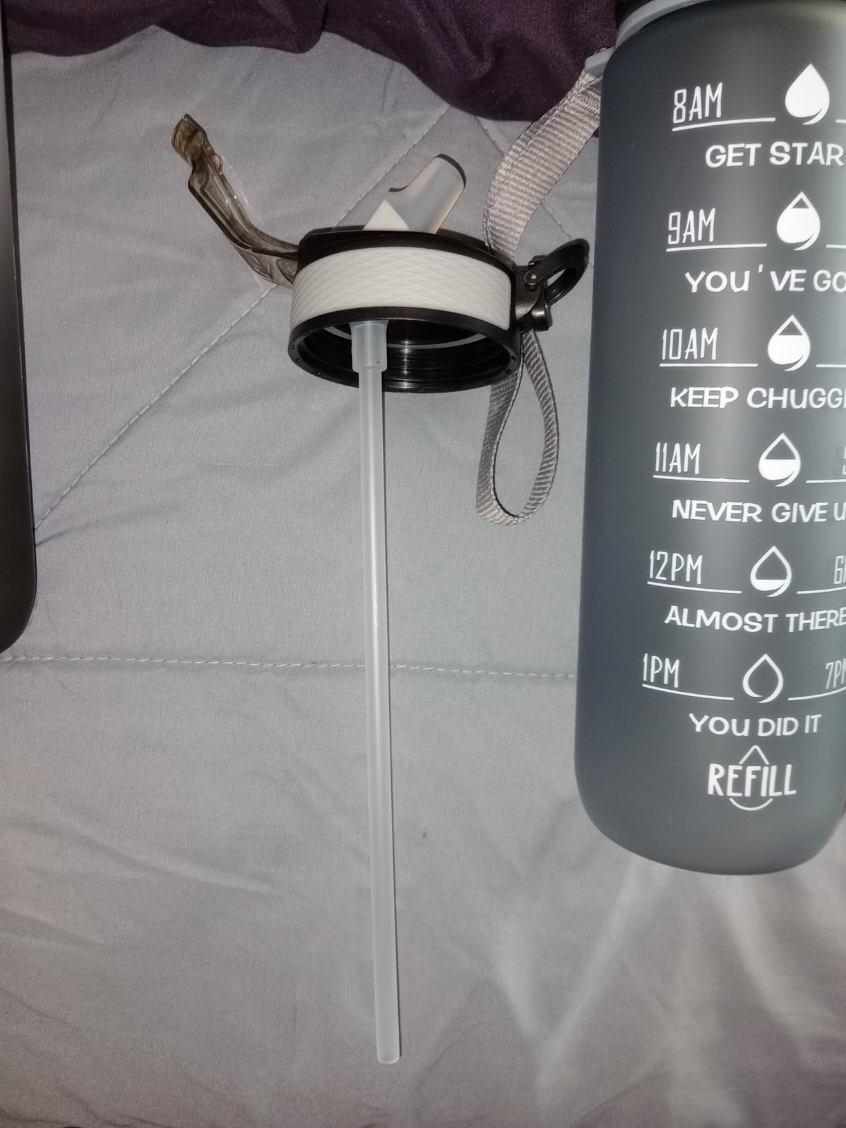 Hyeta 32 oz Water Bottles with Times to Drink and Straw, Motivational Water Bottle with Time Marker, Leakproof, Drinking Sports Water Bottle for Fitness, Gym and Outdoor Customer Review Hyeta 32 oz Water Bottles with Times to Drink and Straw, Motivational Water Bottle with Time Marker, Leakproof, Drinking Sports Water Bottle for Fitness, Gym and Outdoor - Customer Photo 2