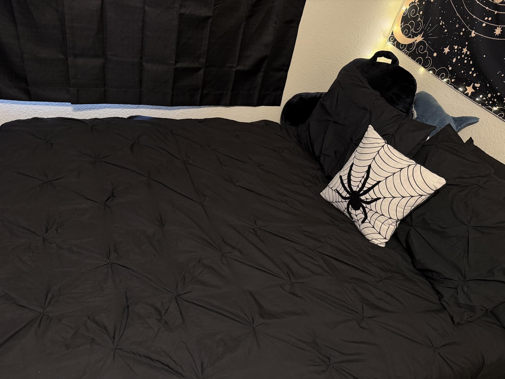 CozyLux Queen Comforter Set Black, 7 Pieces Pintuck Bed in A Bag, Premium Black Comforter Queen Size, Pinch Pleat Bedding Sets with Comforter, Sheets, Pillowcases & Shams Customer Review CozyLux Queen Comforter Set Black, 7 Pieces Pintuck Bed in A Bag, Premium Black Comforter Queen Size, Pinch Pleat Bedding Sets with Comforter, Sheets, Pillowcases & Shams - Customer Photo 5