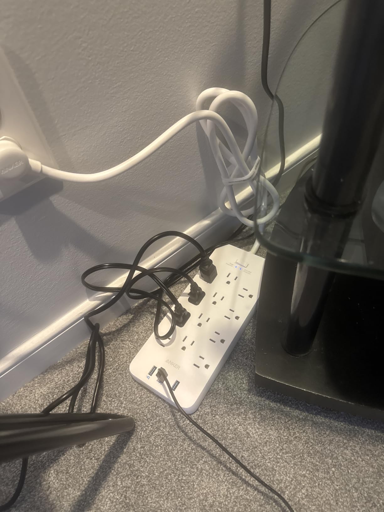 Anker Power Strip Surge Protector (2100J), 12 Outlets with 2 USB A and 1 USB C Port for Multiple Devices, 5ft Extension Cord, 20W Power Delivery Charging for Home, Office, Dorm Essential, TUV Listed Customer Review Anker Power Strip Surge Protector (2100J), 12 Outlets with 2 USB A and 1 USB C Port for Multiple Devices, 5ft Extension Cord, 20W Power Delivery Charging for Home, Office, Dorm Essential, TUV Listed - Customer Photo 2