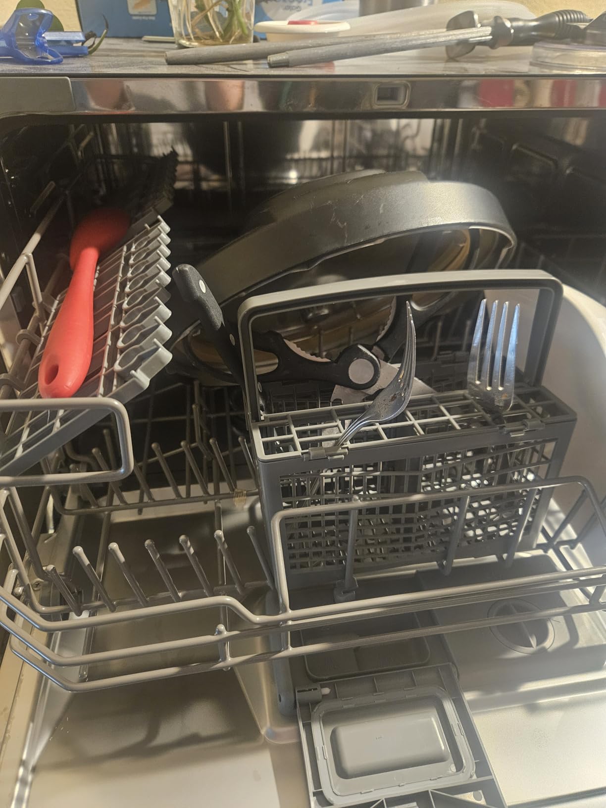 COMFEE' Countertop Dishwasher, Energy Star Portable Dishwasher, 6 Place Settings & 8 Washing Programs, Speed, Baby-Care, ECO& Glass, Dish Washer for Dorm, RV& Apartment, Black - Customer Photo 3