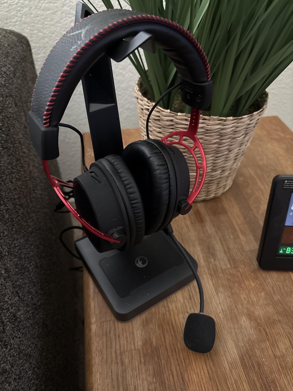 HyperX Cloud Alpha Wireless - Gaming Headset for PC, 300-hour battery life, DTS Headphone:X Spatial Audio, Memory foam, Dual Chamber Drivers, Noise-canceling mic, Durable aluminum frame,Red - Customer Photo 1