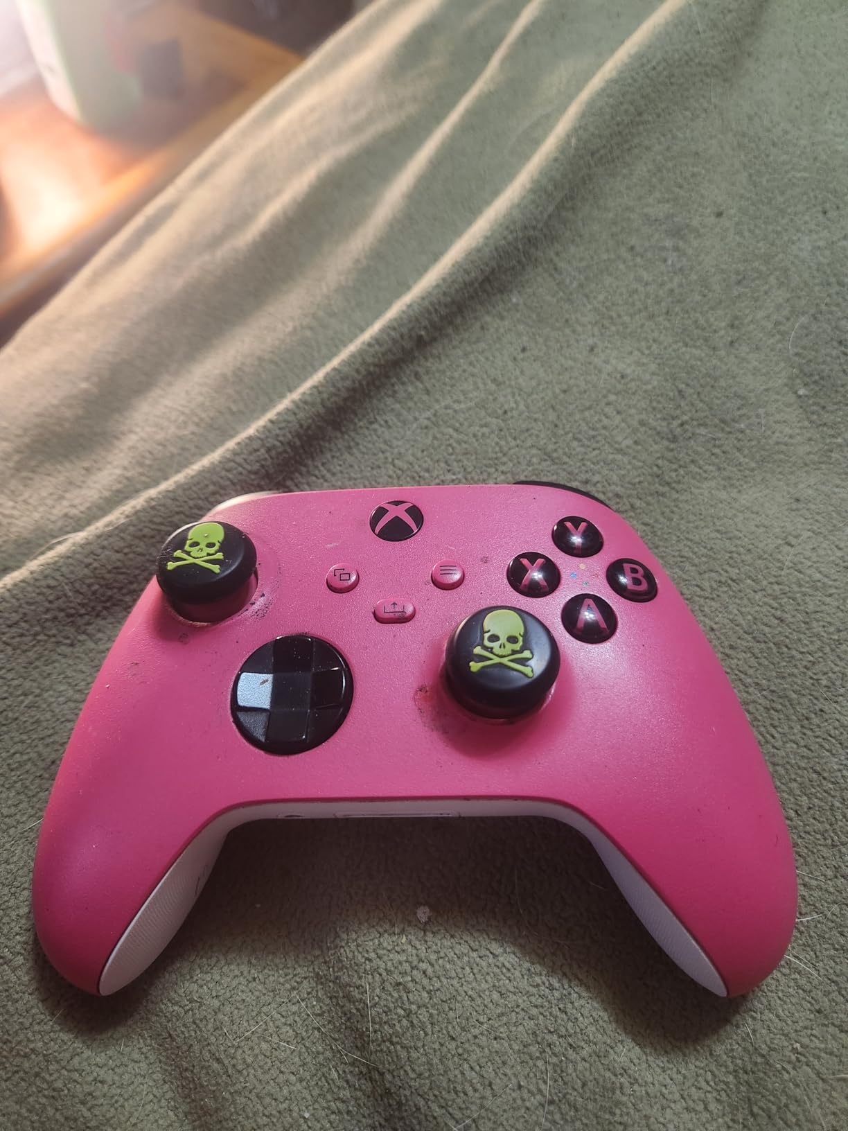 Xbox Core Wireless Gaming Controller – Deep Pink Series X|S, One, Windows PC, Android, and iOS - Customer Photo 1